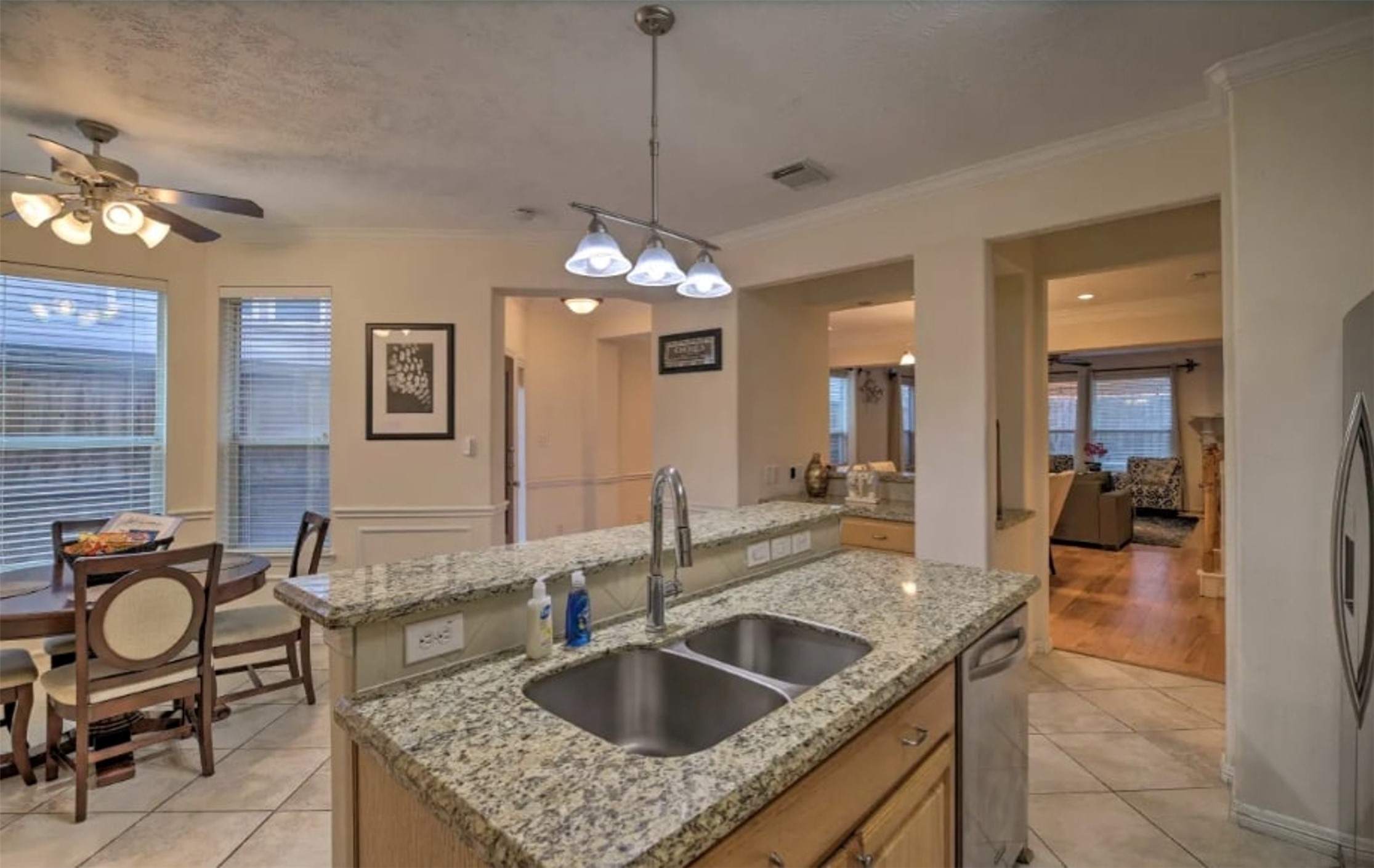 1006 Rochow Street A Property Photo 7