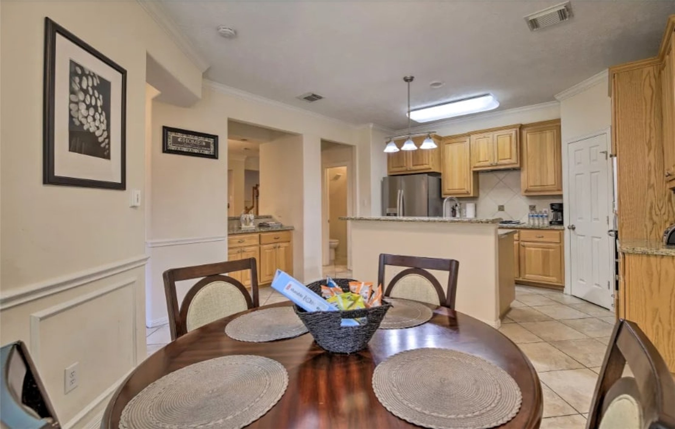 1006 Rochow Street A Property Photo 12