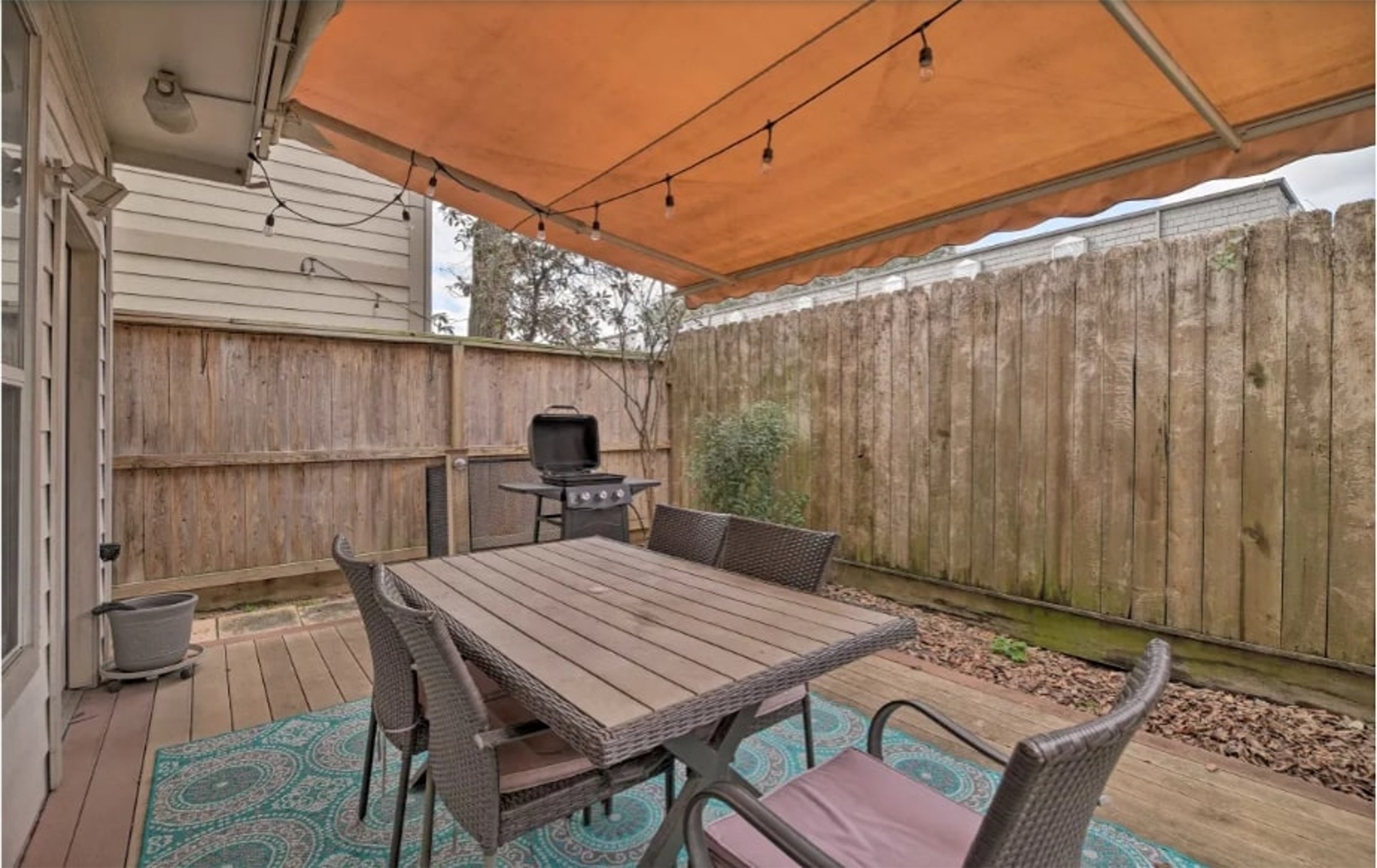 1006 Rochow Street A Property Photo 15