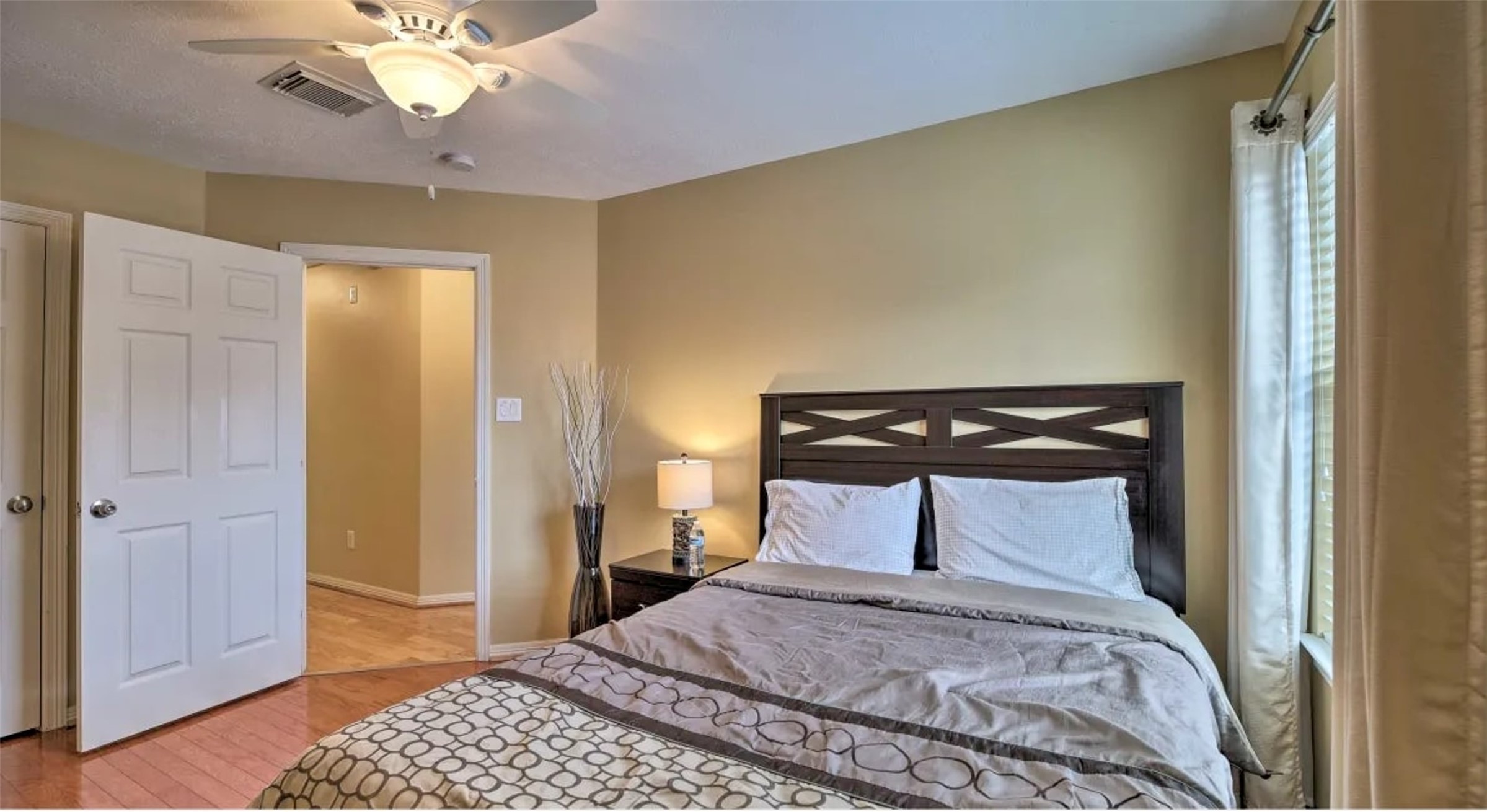 1006 Rochow Street A Property Photo 24