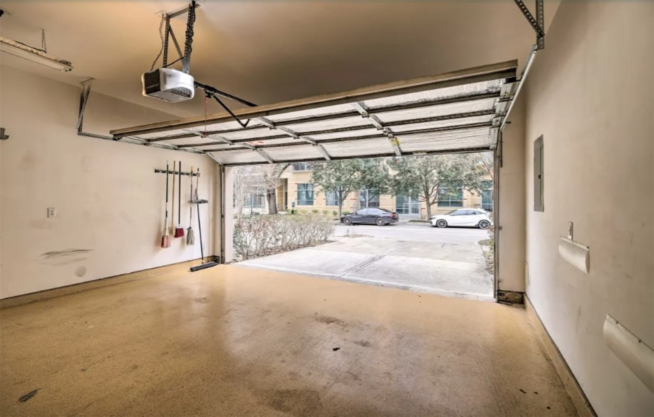 1006 Rochow Street A Property Photo 29
