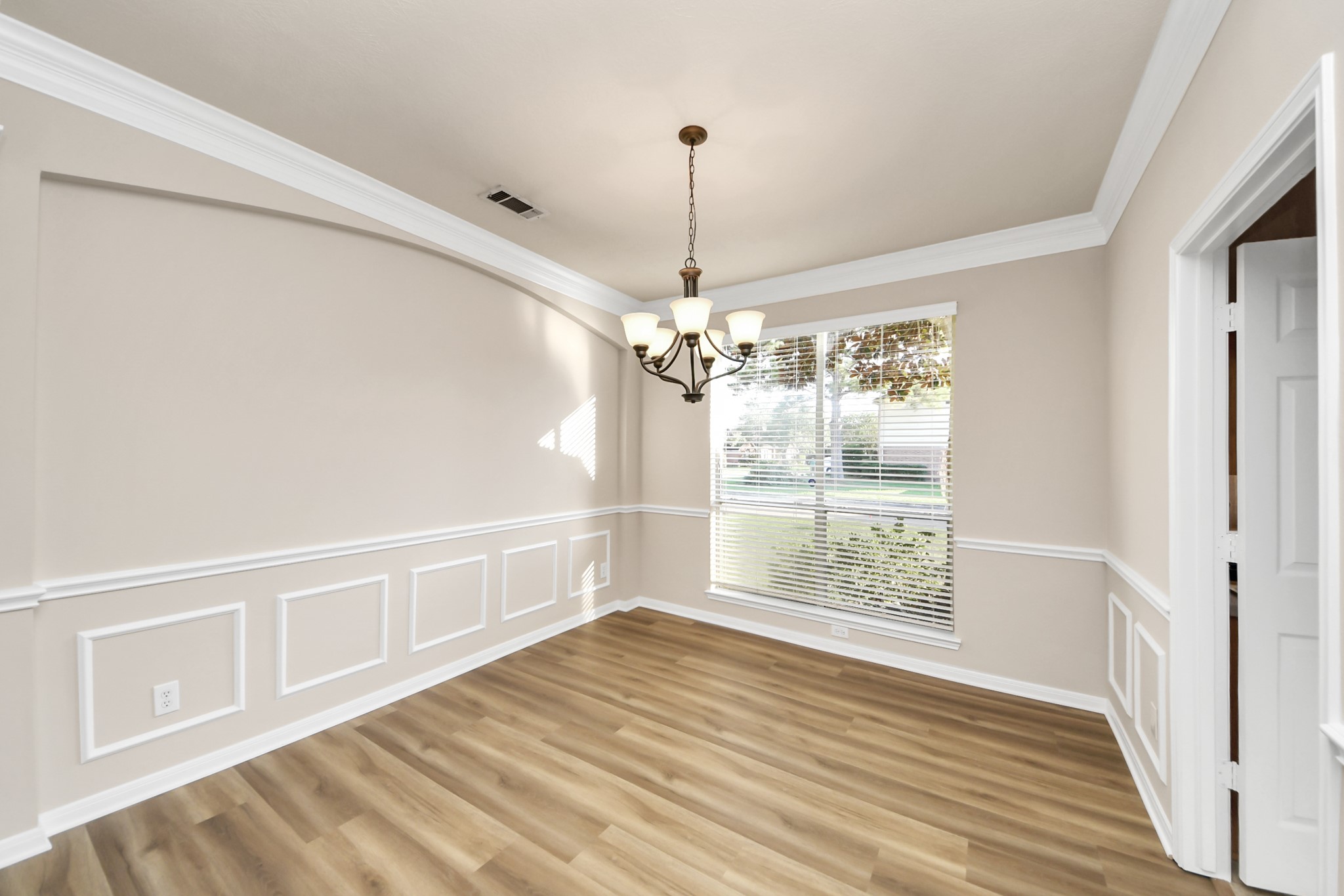 11918 Helene Court Property Photo 10