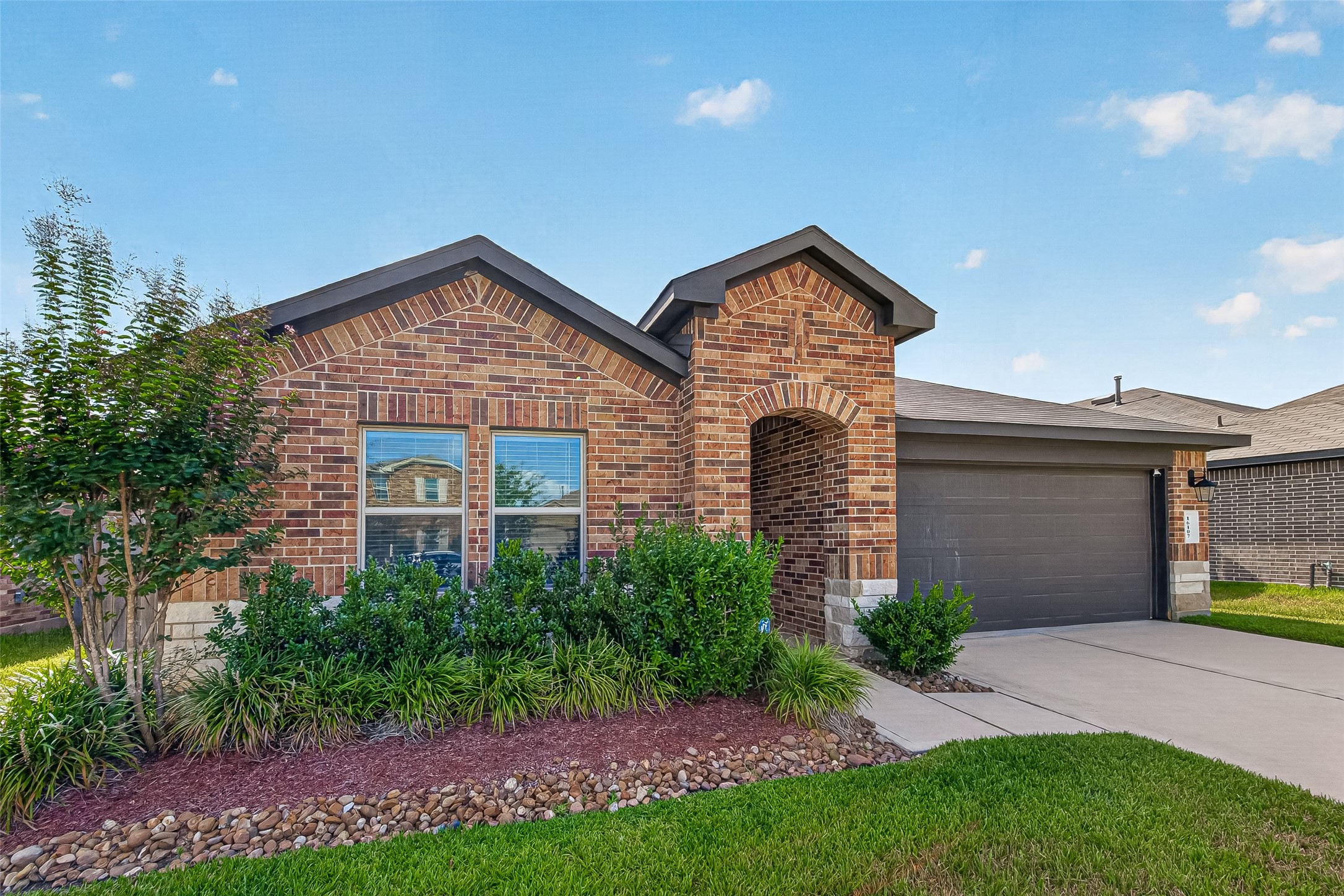 16107 Jordan Meadow Way Property Photo 1
