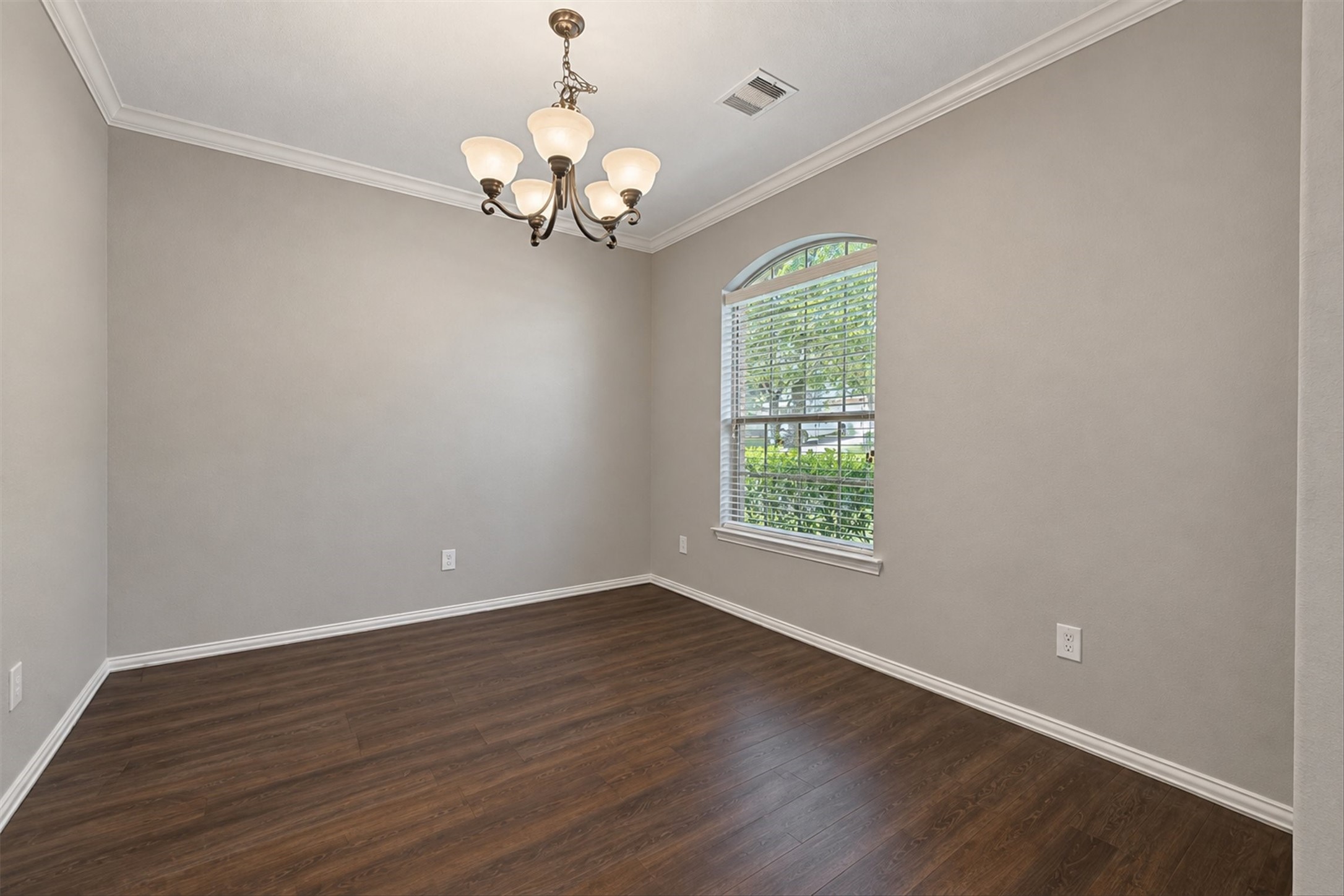 42 Black Swan Court Property Photo 6