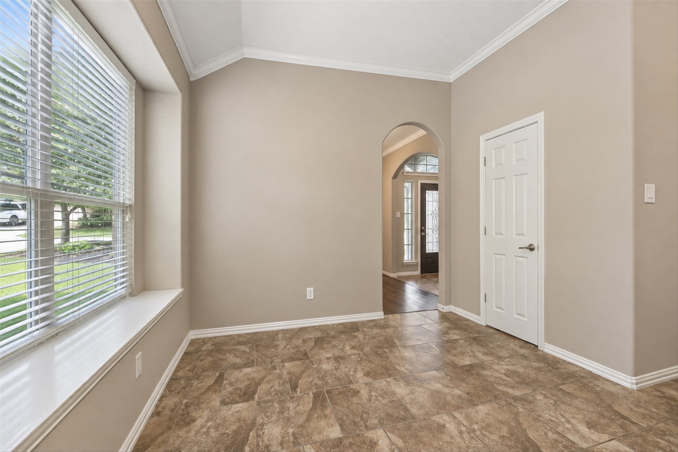 42 Black Swan Court Property Photo 12