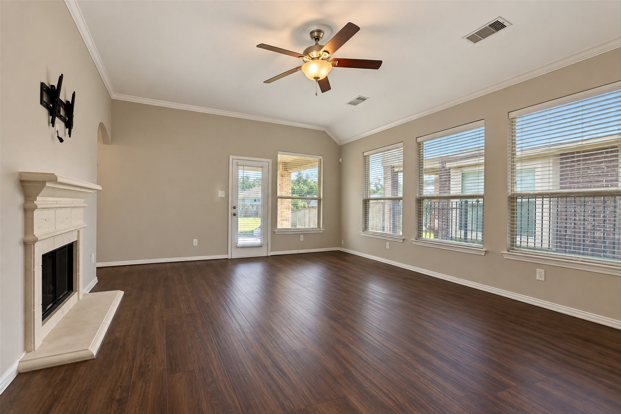 42 Black Swan Court Property Photo 18