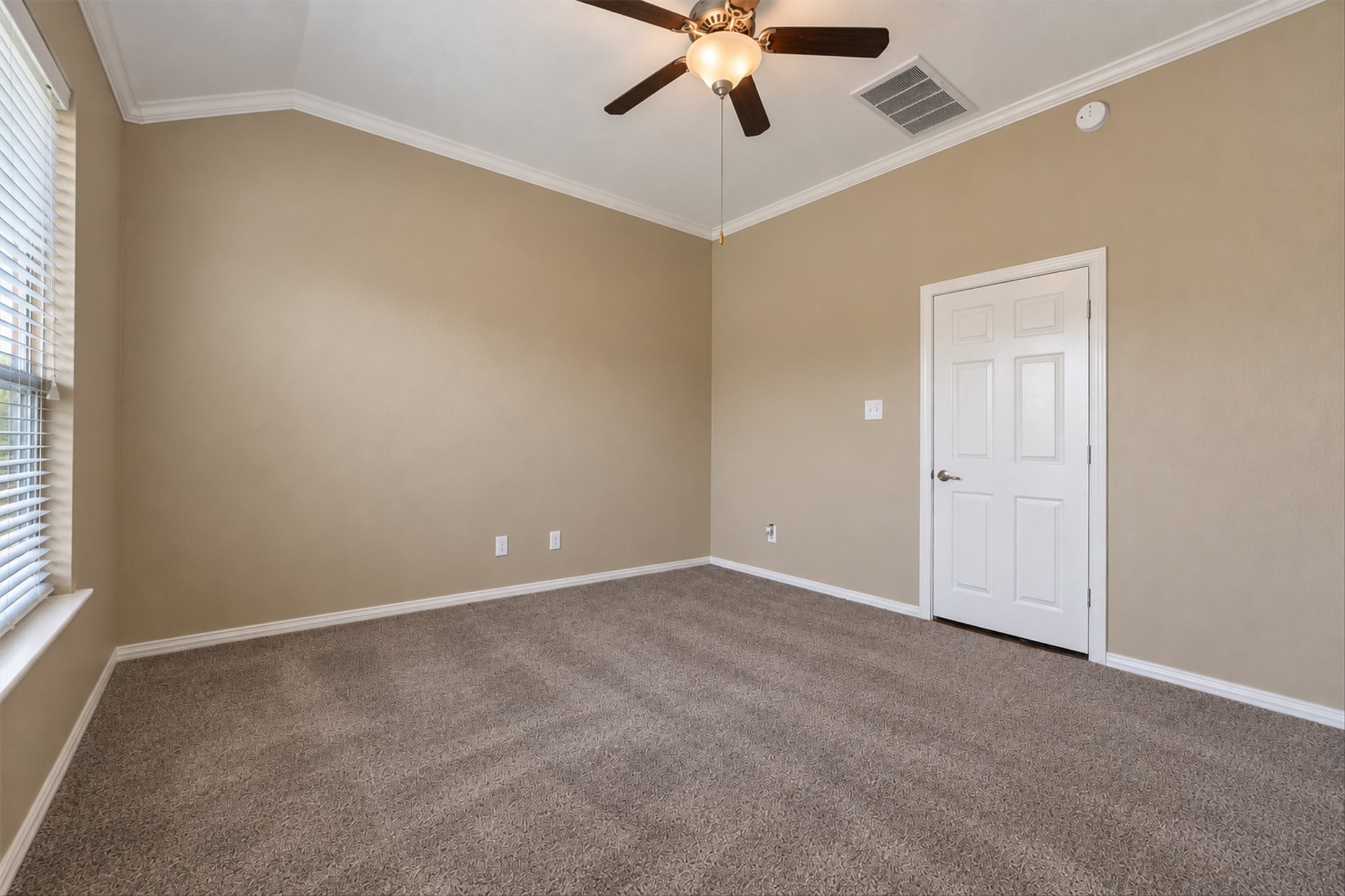 42 Black Swan Court Property Photo 27