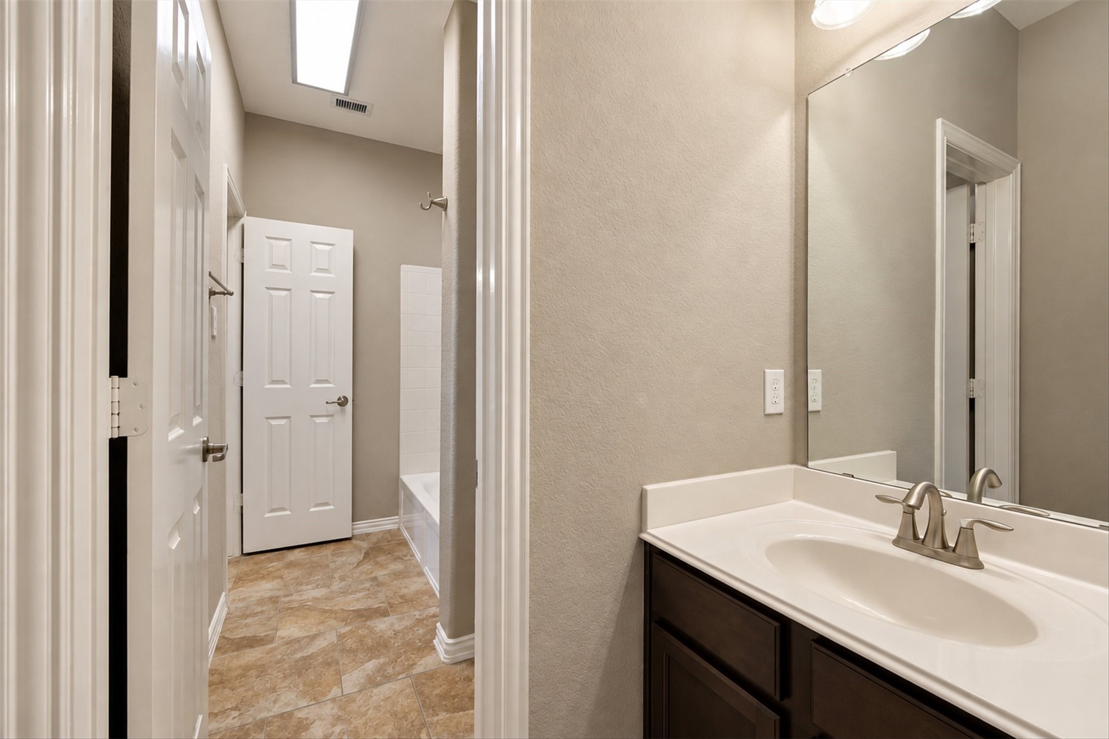 42 Black Swan Court Property Photo 36