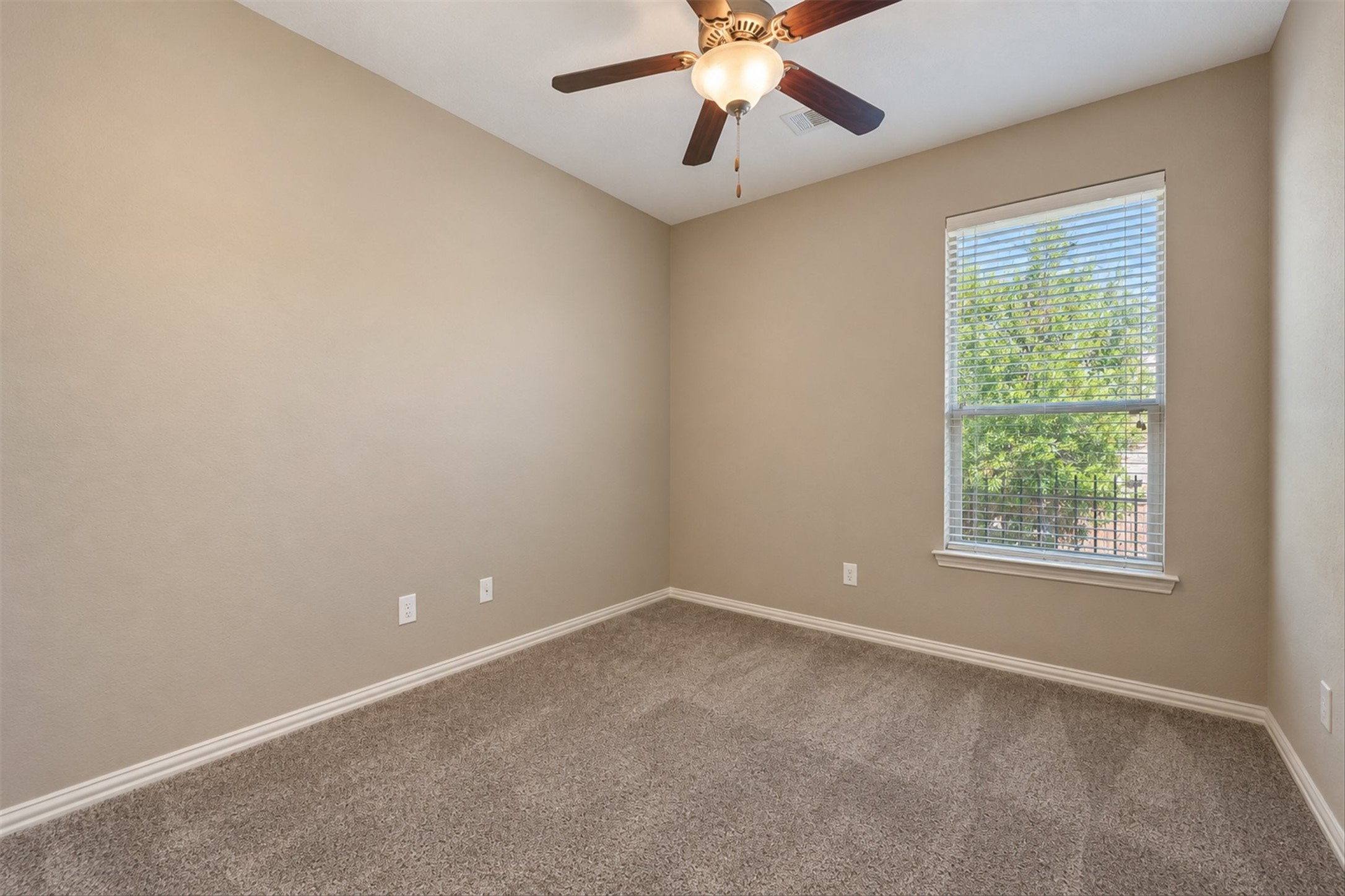 42 Black Swan Court Property Photo 37