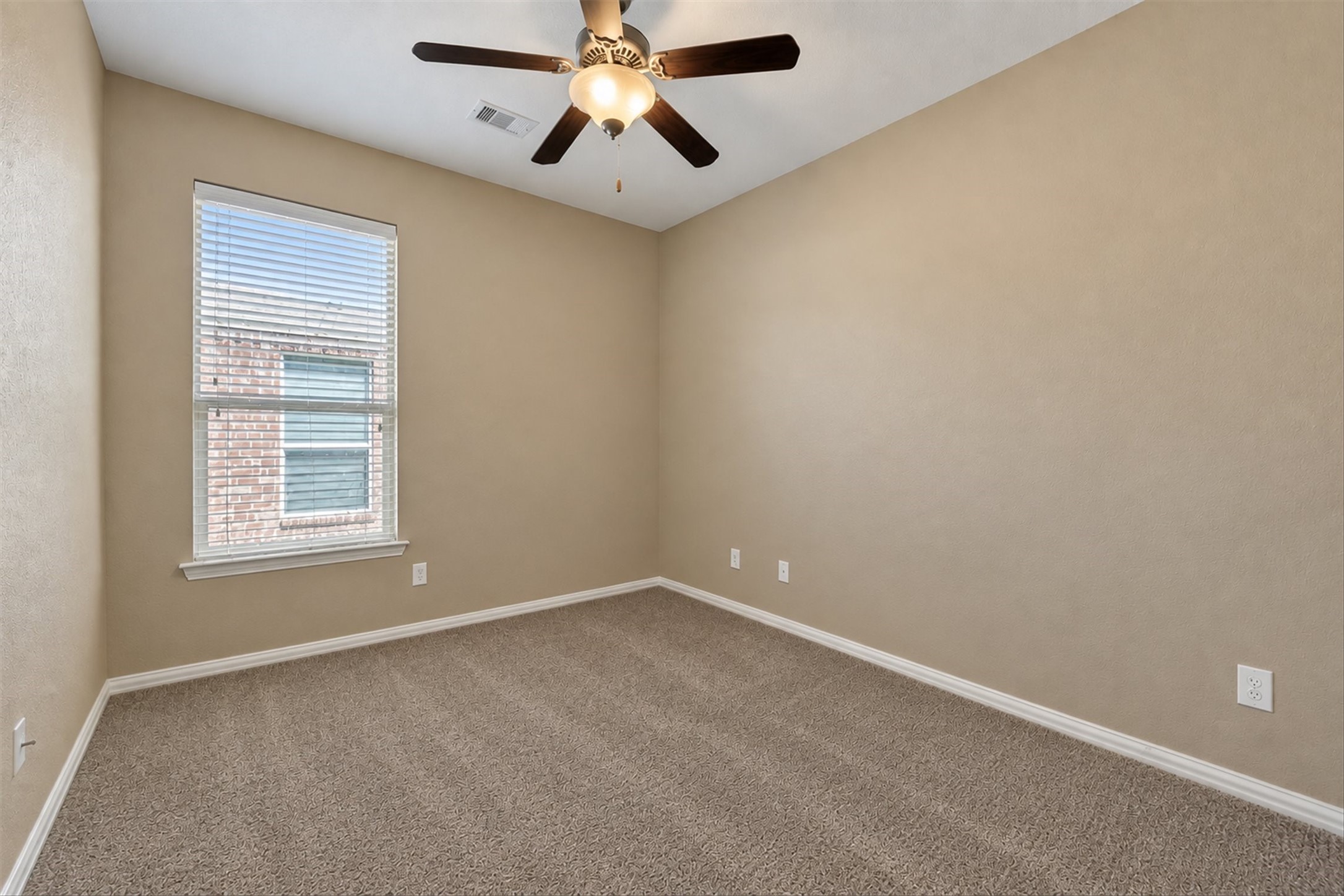 42 Black Swan Court Property Photo 39