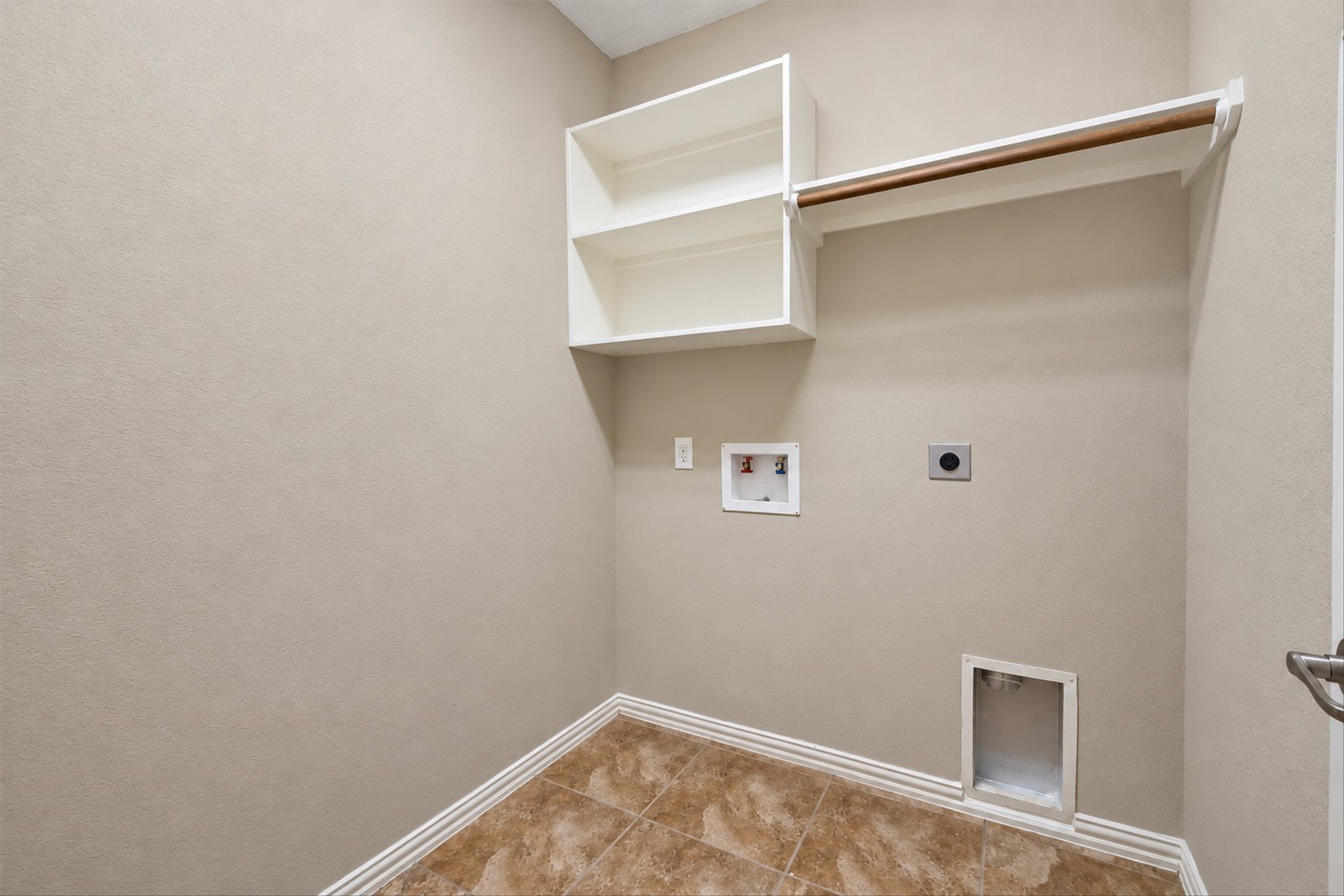 42 Black Swan Court Property Photo 42