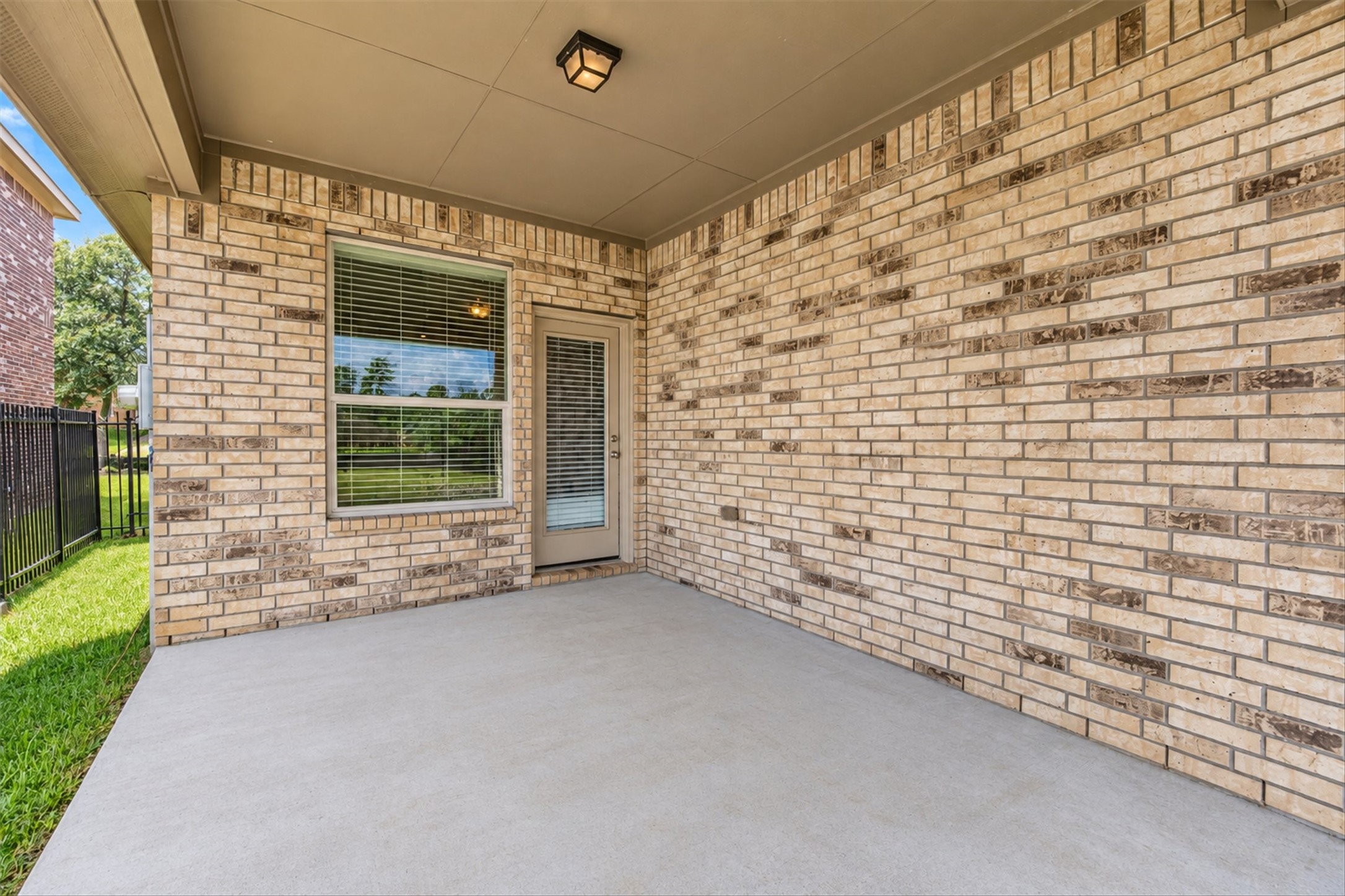 42 Black Swan Court Property Photo 43