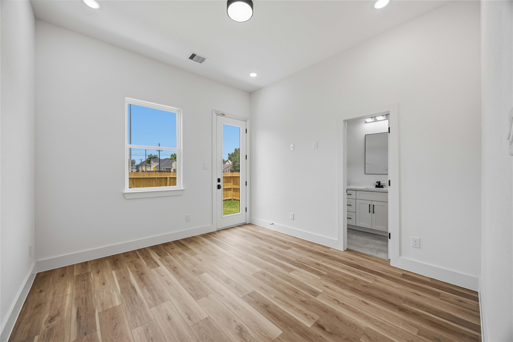 7900 Bowen Street B Property Photo 18