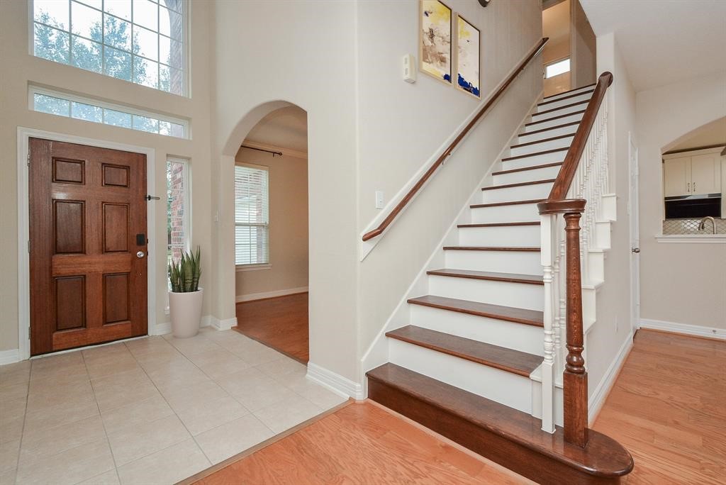 6102 Meadowstream Court Property Photo 3