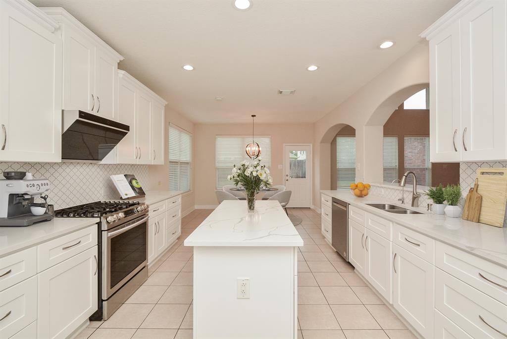 6102 Meadowstream Court Property Photo 6