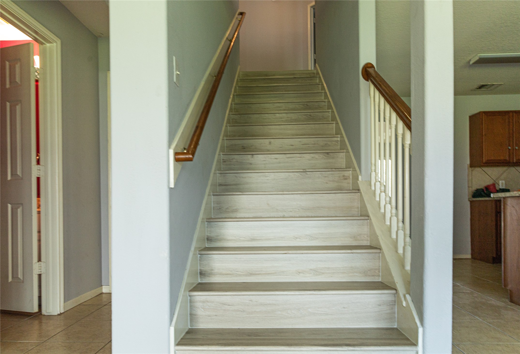 18439 Ranch View Trail Property Photo 6