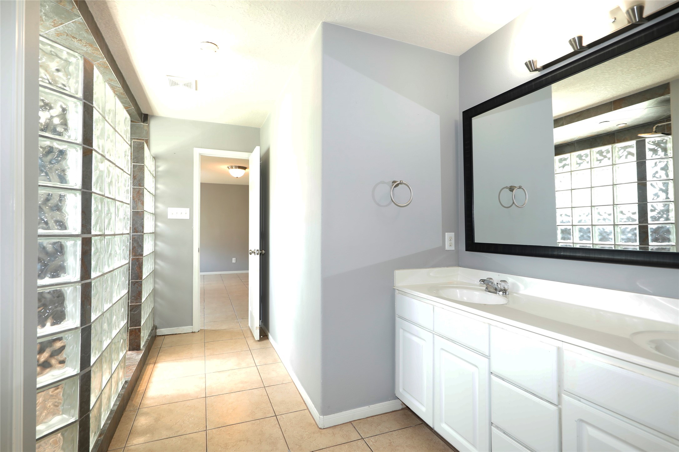 18439 Ranch View Trail Property Photo 17