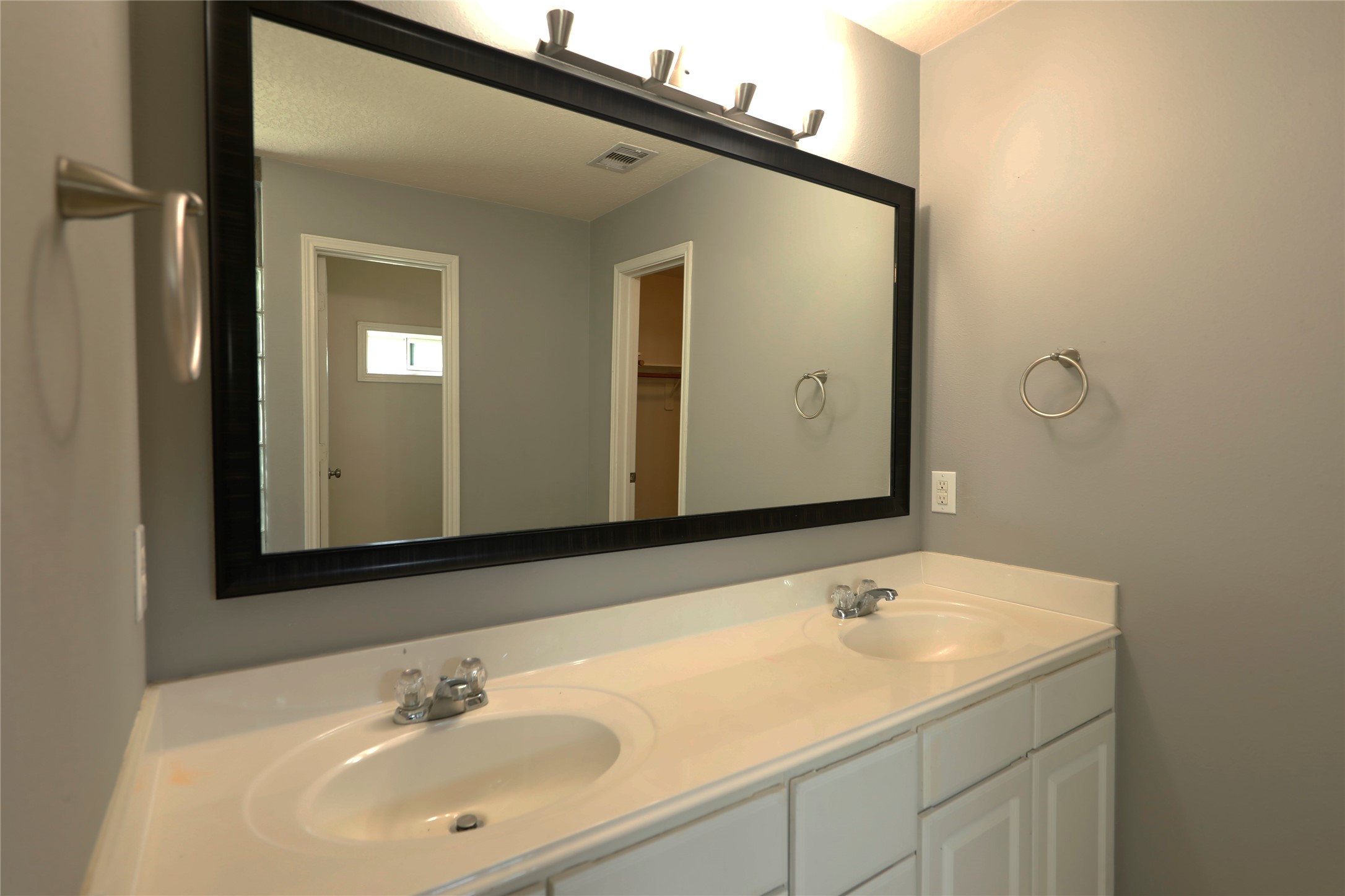 18439 Ranch View Trail Property Photo 18