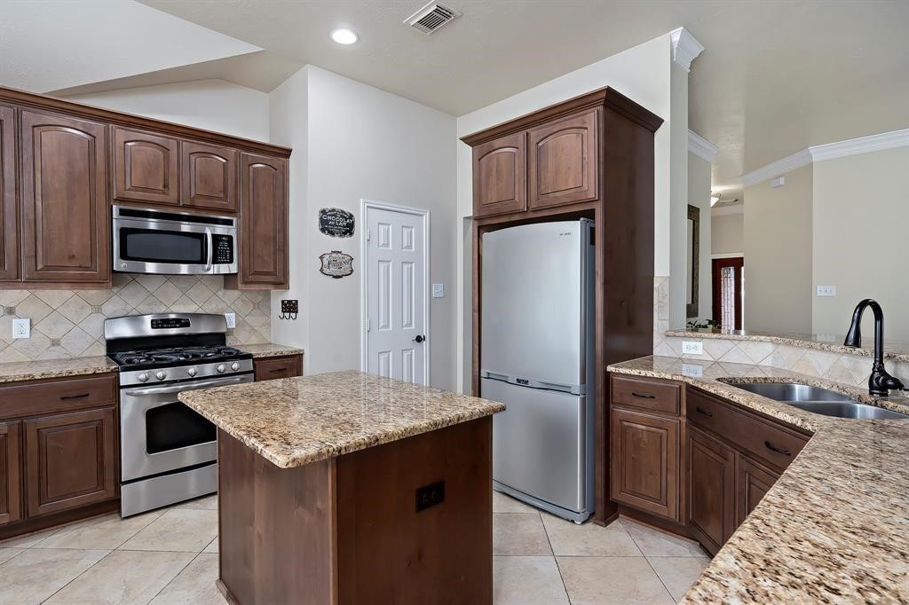 1526 Waterside Village Drive Property Photo 2