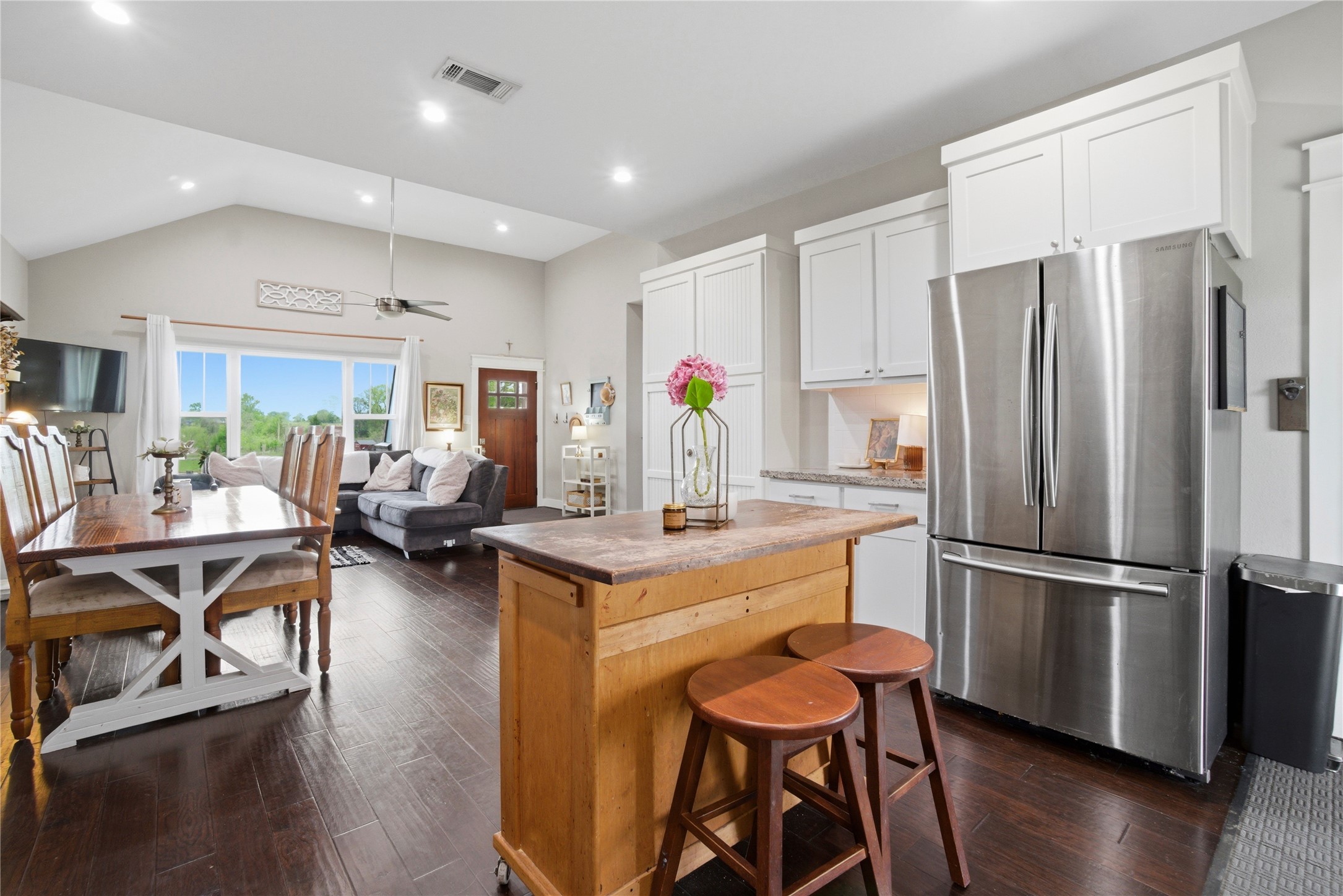 5037 Horseshoe Drive Property Photo 1