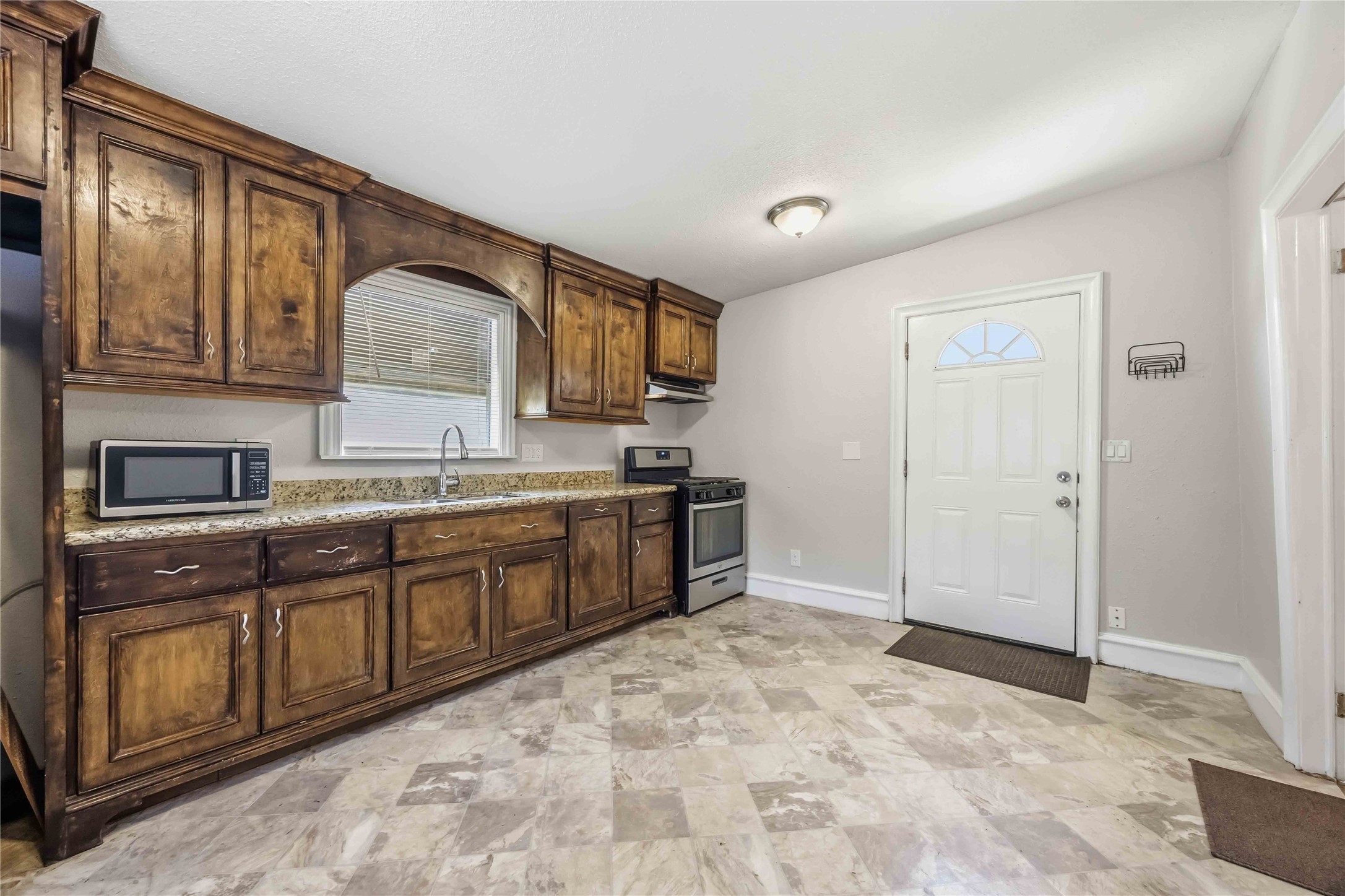 9430 E Avenue K A Property Photo 3