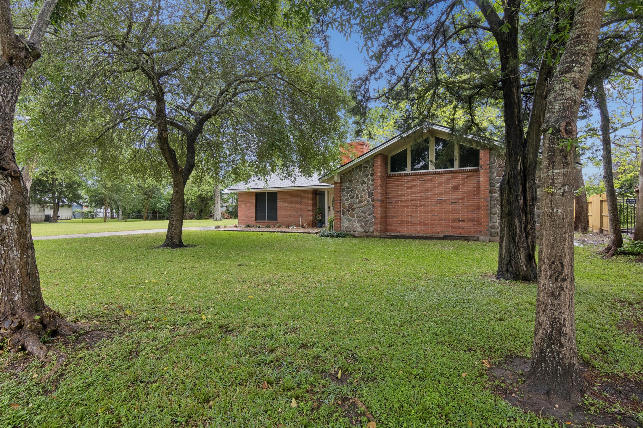 1206 Fay Avenue Property Photo 2