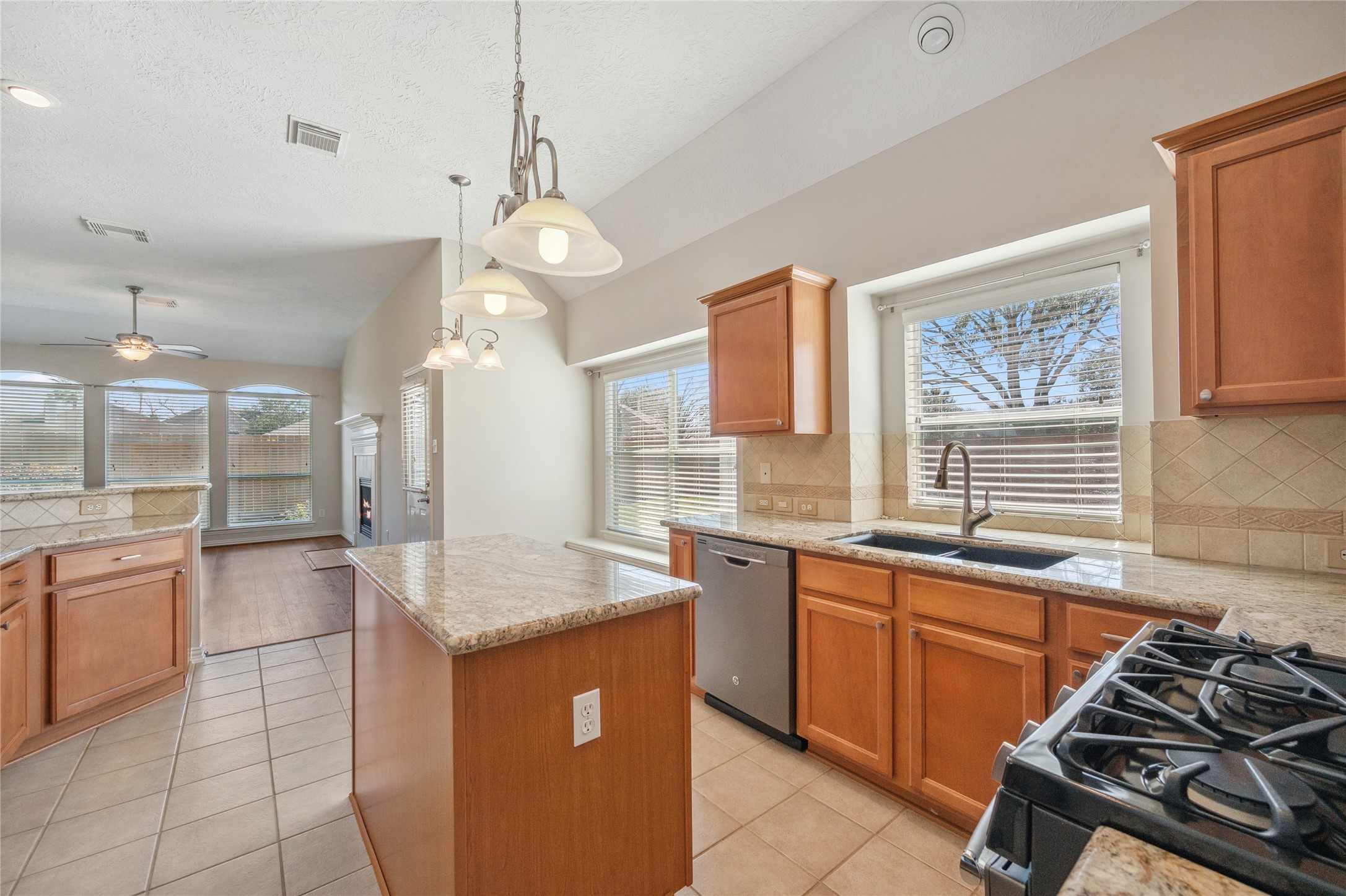 10234 Rosebud Lane Property Photo 8