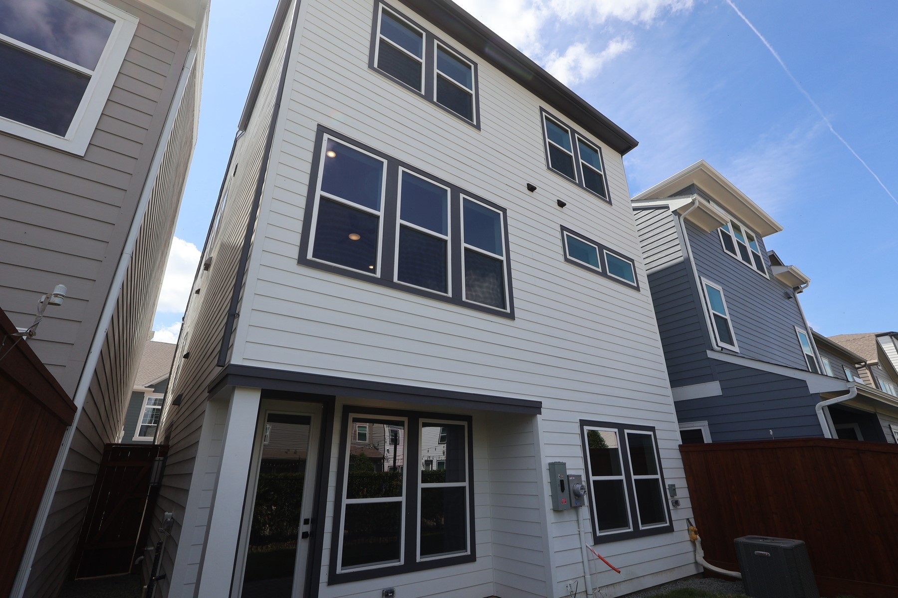 16020 Hayes Park Drive Property Photo 2