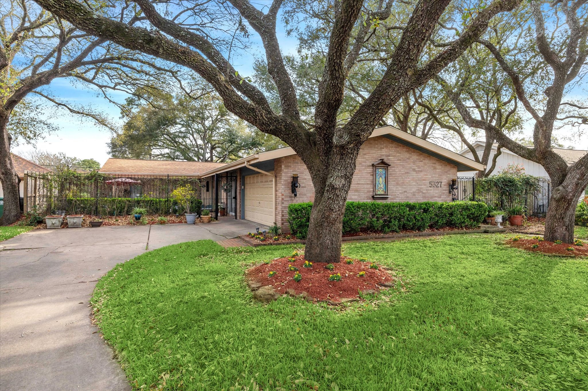5327 Valkeith Drive Property Photo 1