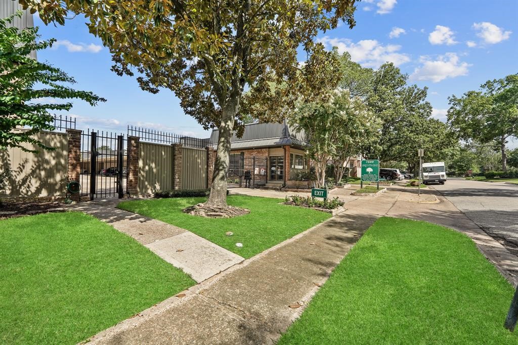 2400 N Braeswood Boulevard 111 Property Photo 16
