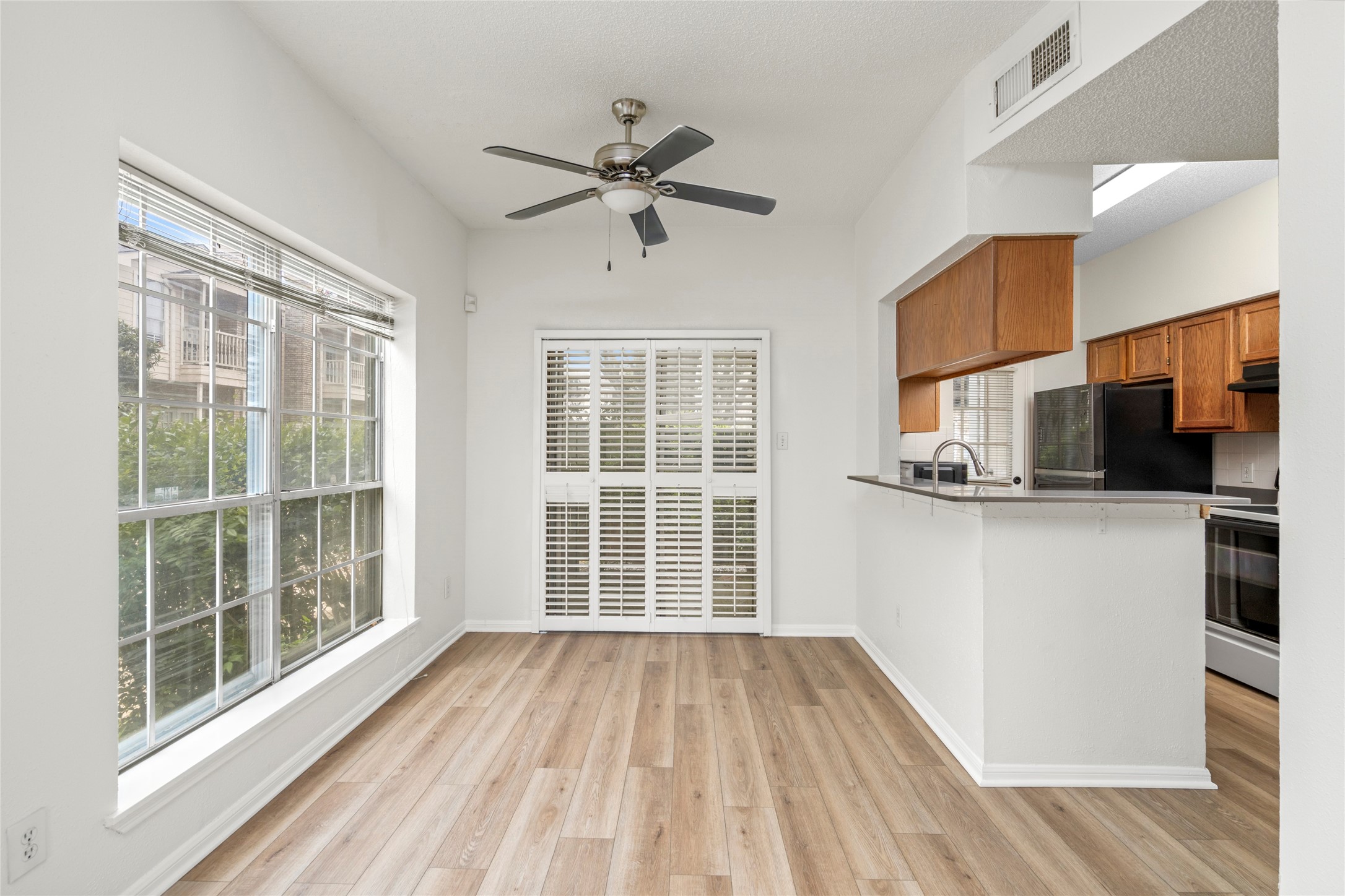 7575 Cambridge Street 1201 Property Photo 4
