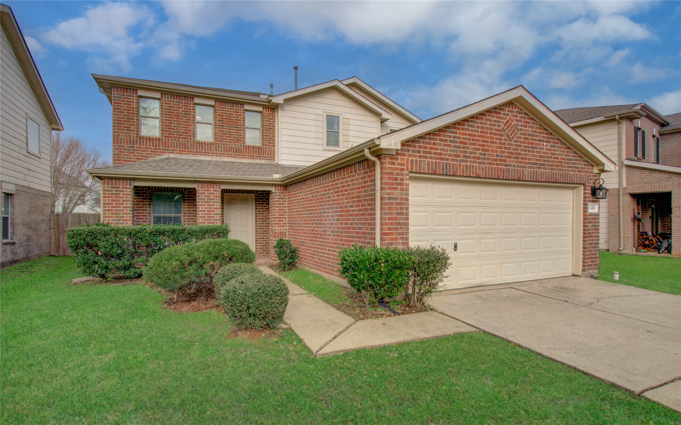 20606 Hillsdale Park Drive Property Photo 2