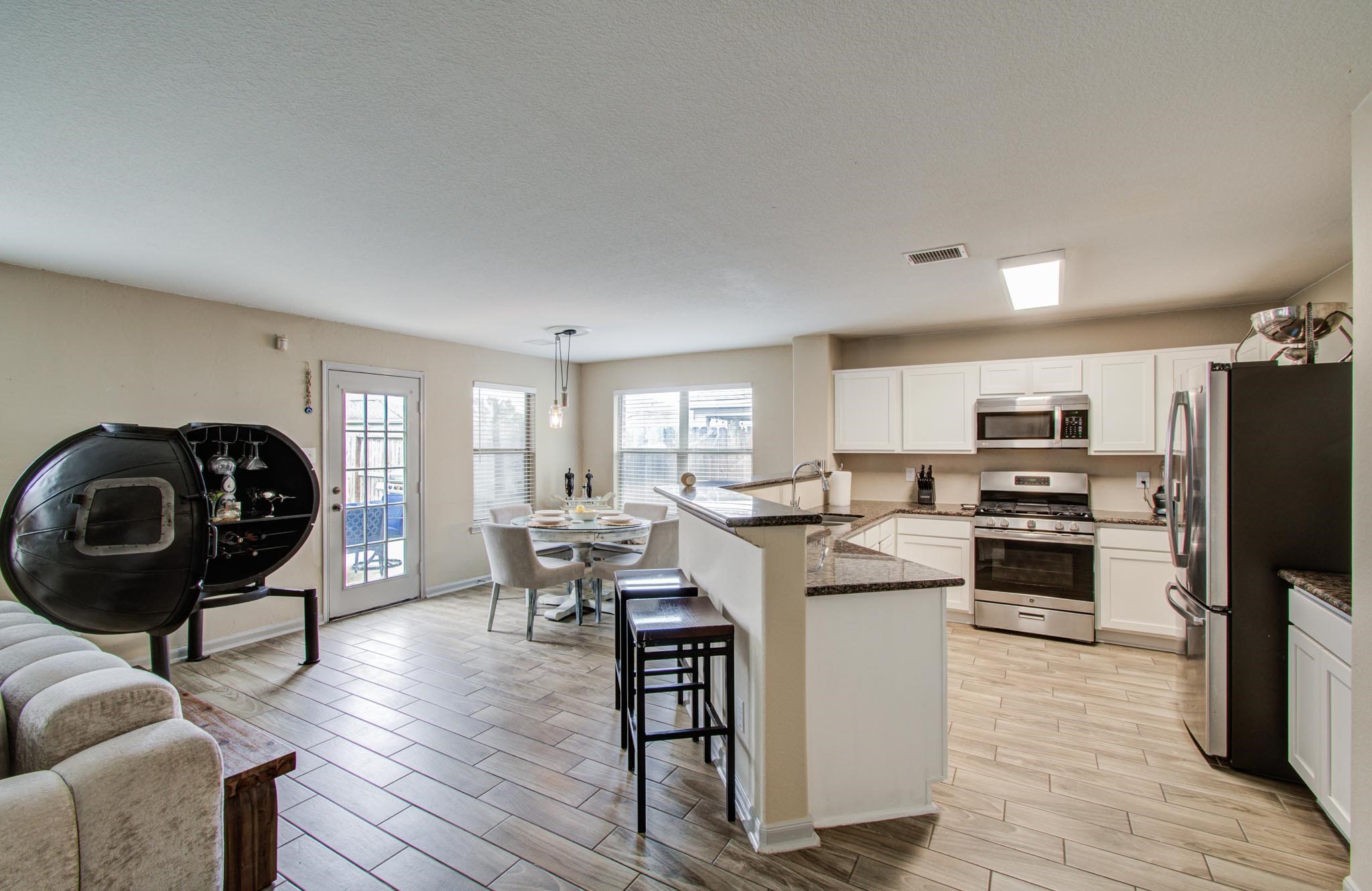 20606 Hillsdale Park Drive Property Photo 9