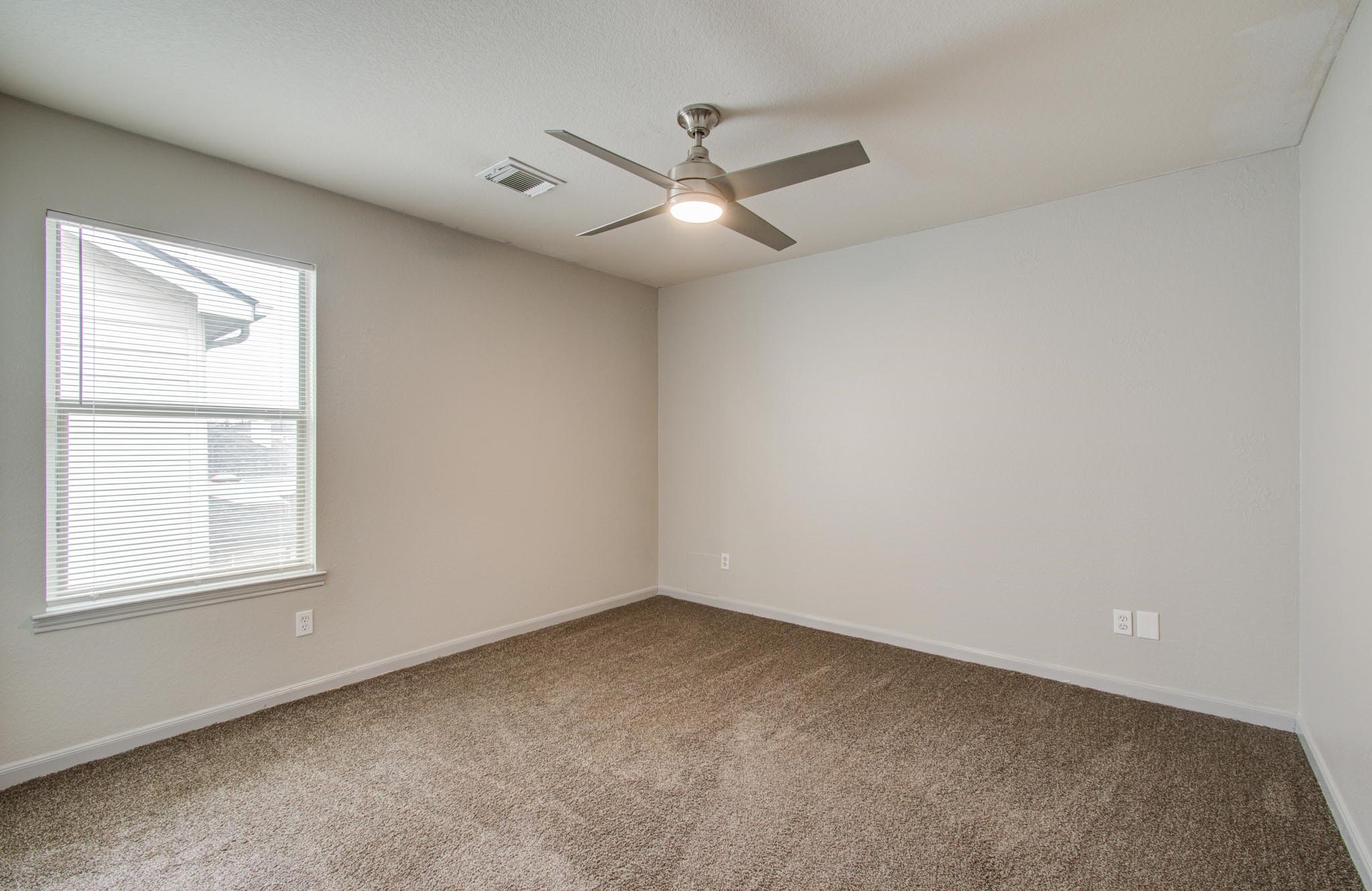 20606 Hillsdale Park Drive Property Photo 23