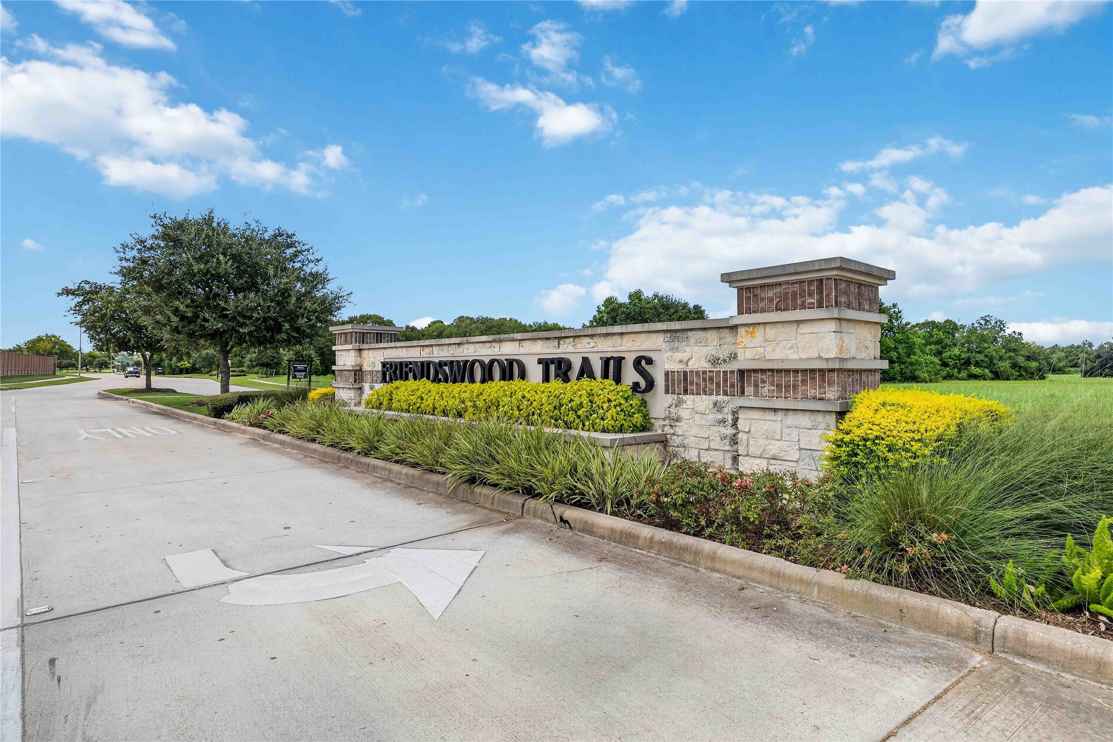 2319 Friendswood Trail Property Photo 4