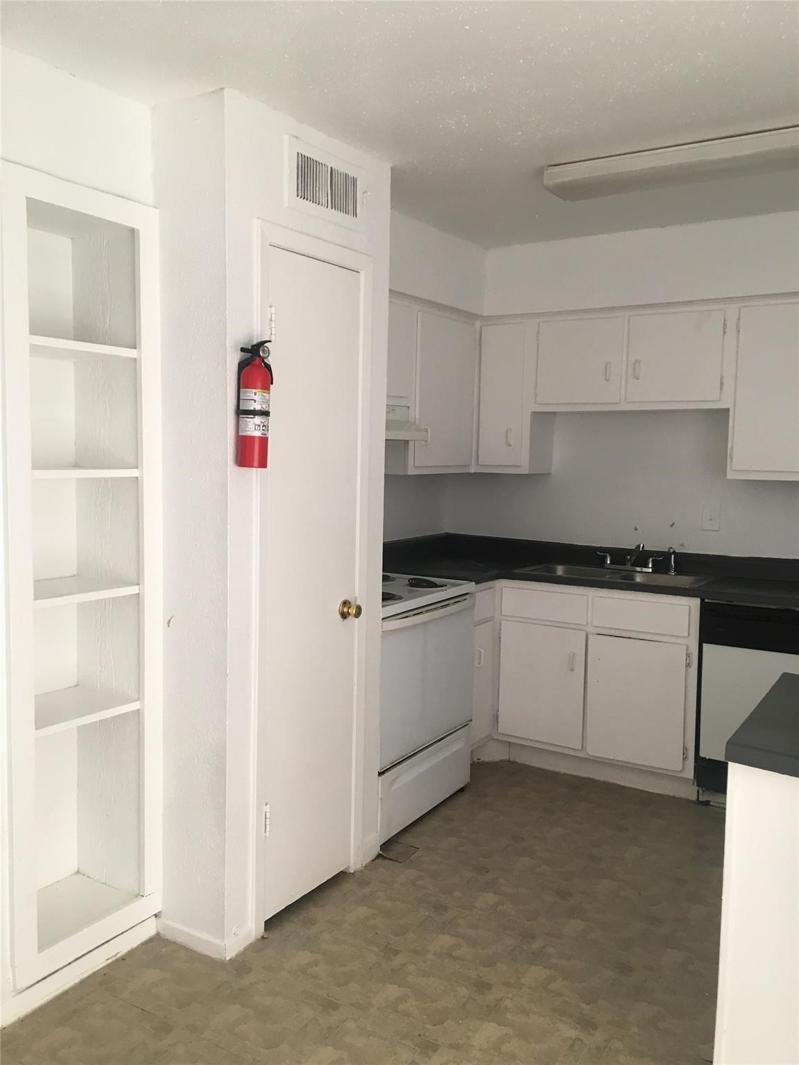 5625 Antoine Drive 1507 Property Photo 11