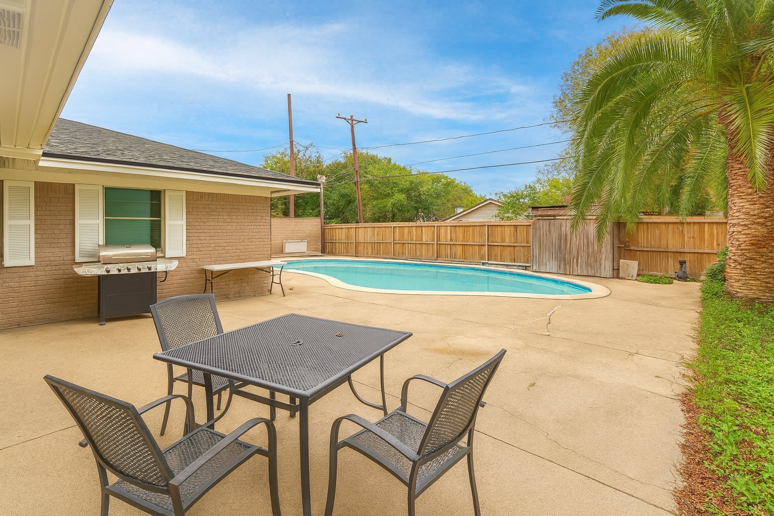 1424 N Avenue F Property Photo 6