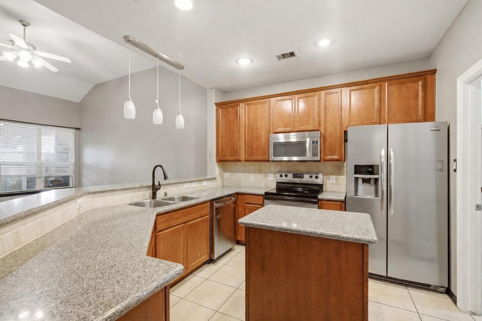 10534 Willow Park View Property Photo 14