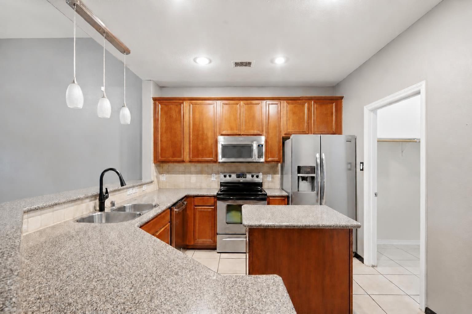 10534 Willow Park View Property Photo 17