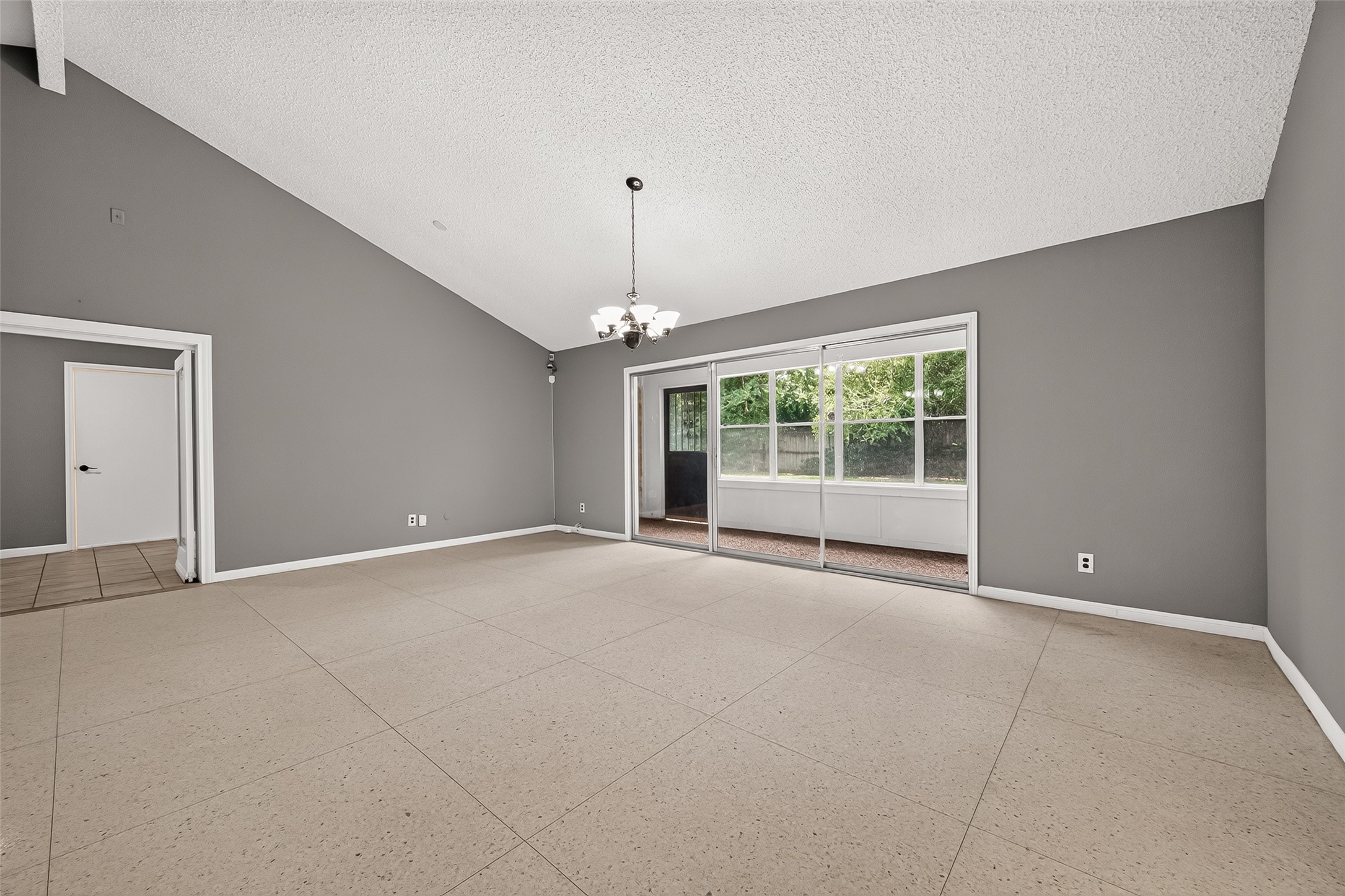 19002 Mirror Lake Drive Property Photo 11