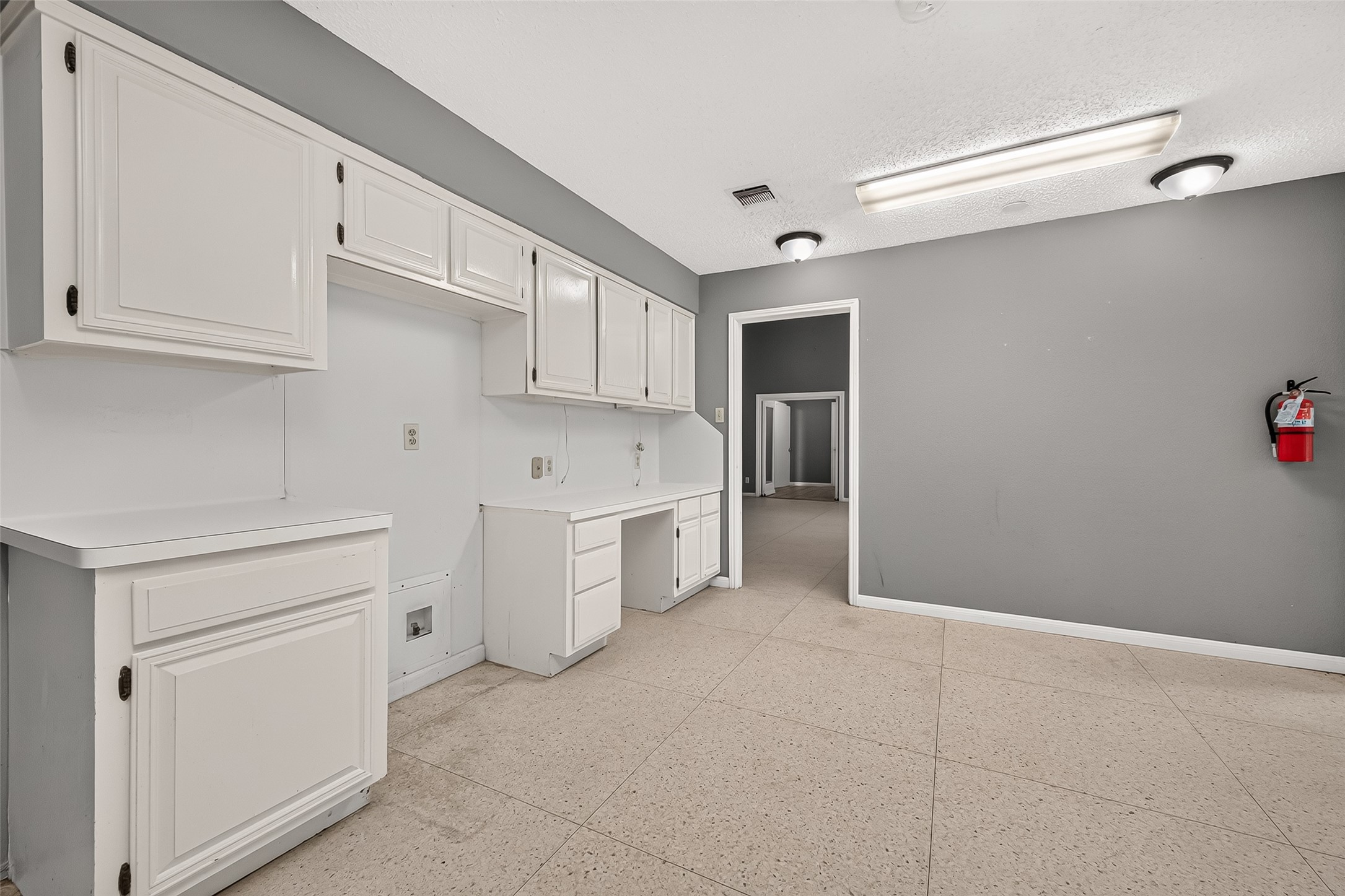 19002 Mirror Lake Drive Property Photo 12