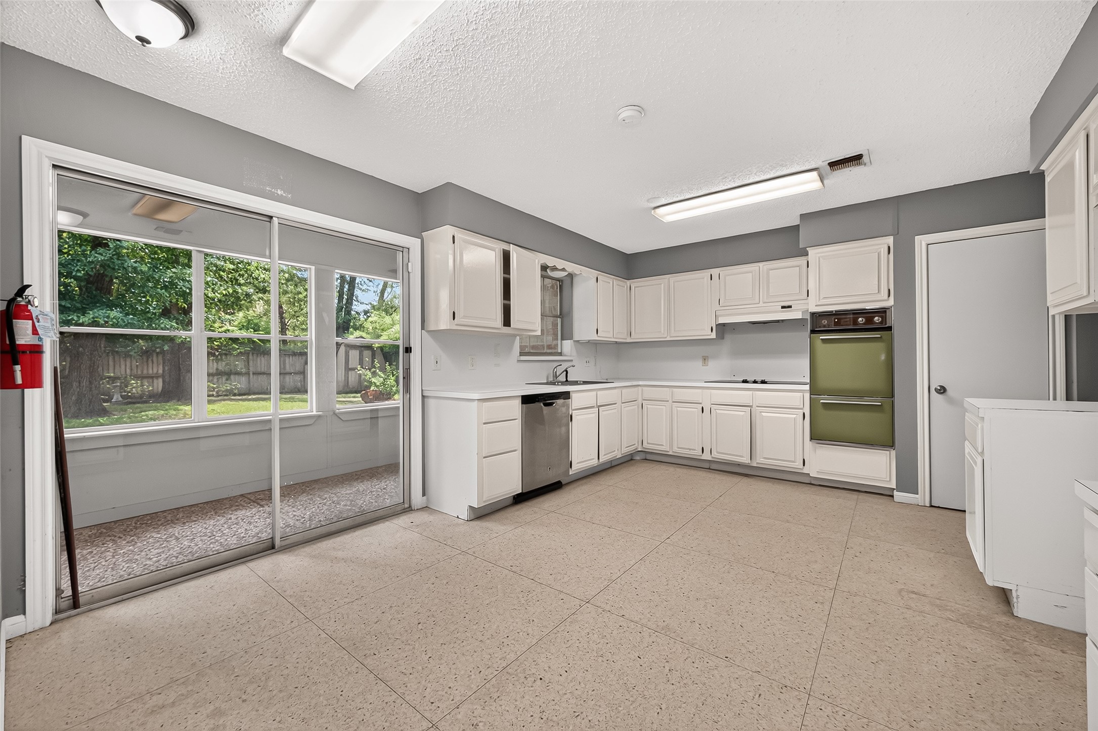 19002 Mirror Lake Drive Property Photo 13