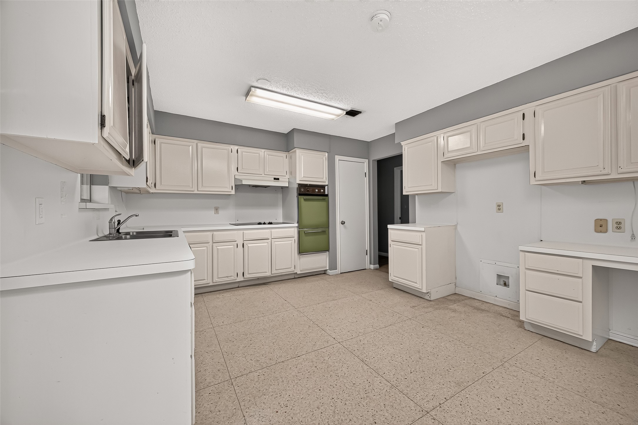 19002 Mirror Lake Drive Property Photo 14