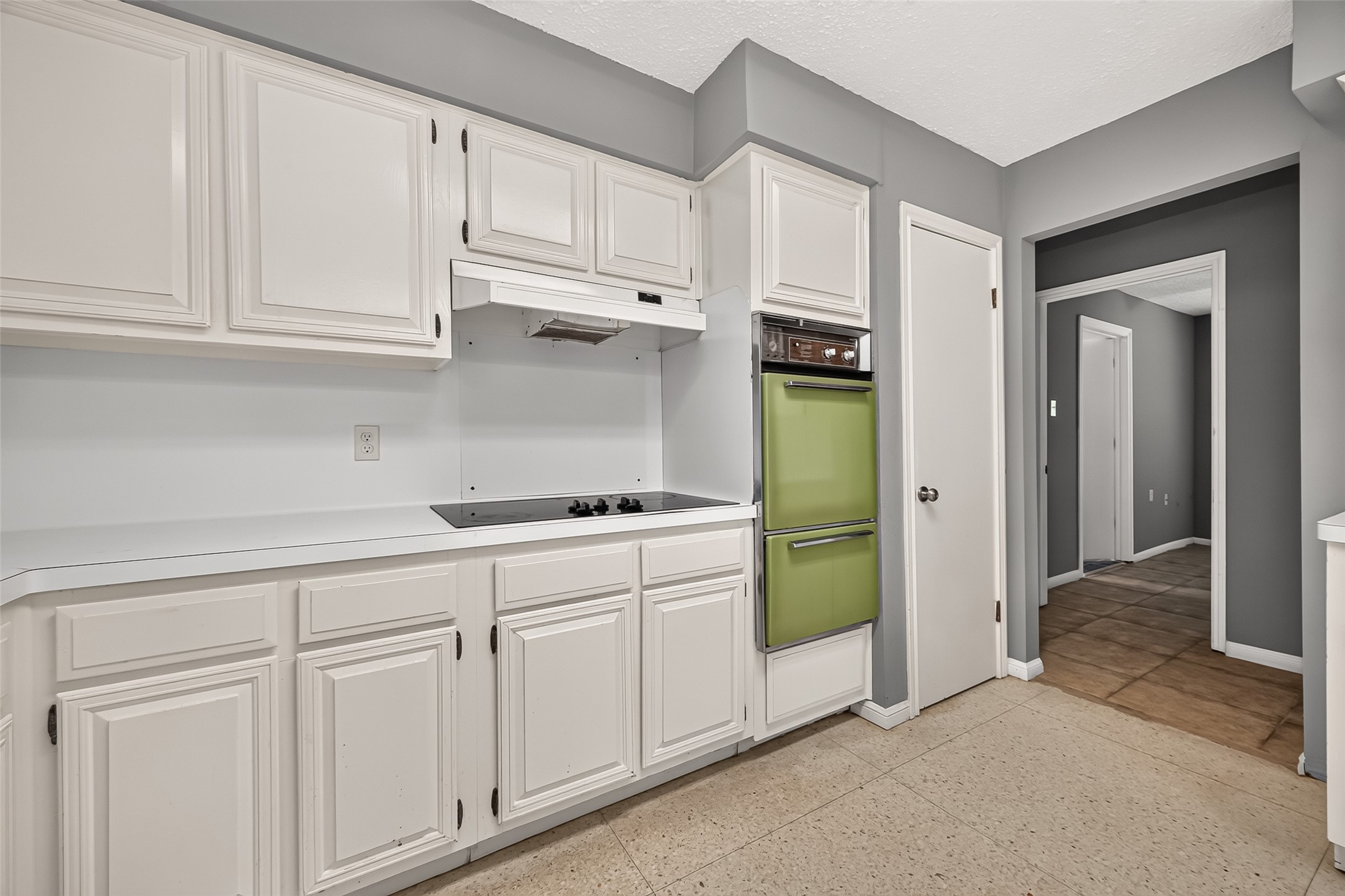 19002 Mirror Lake Drive Property Photo 16