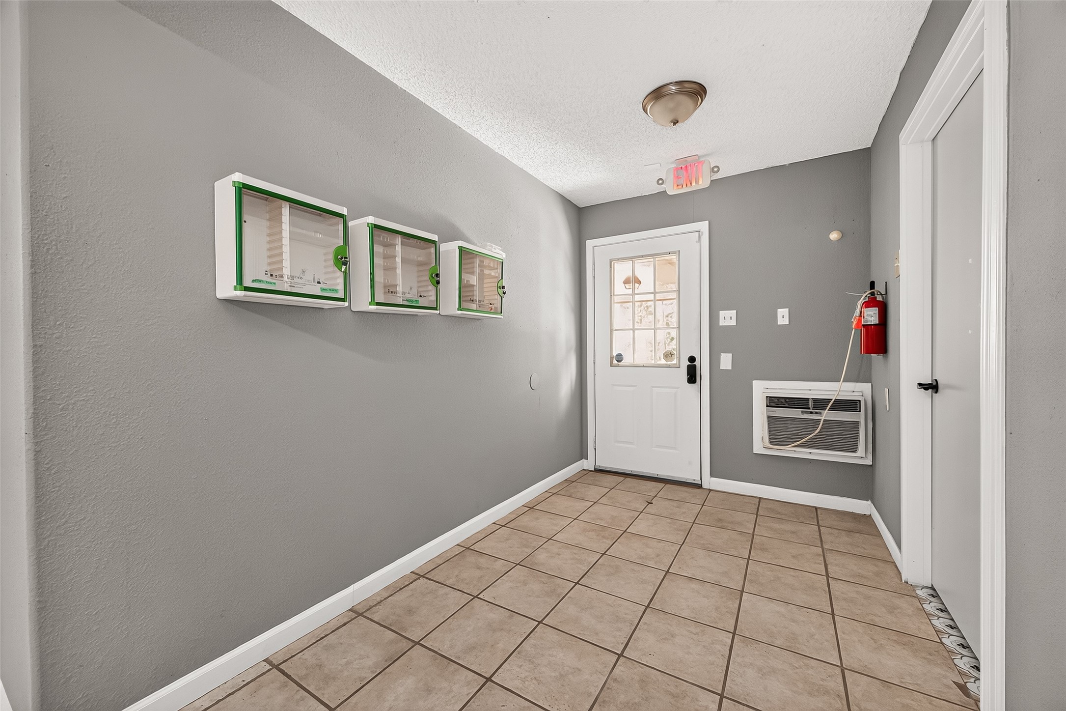 19002 Mirror Lake Drive Property Photo 18