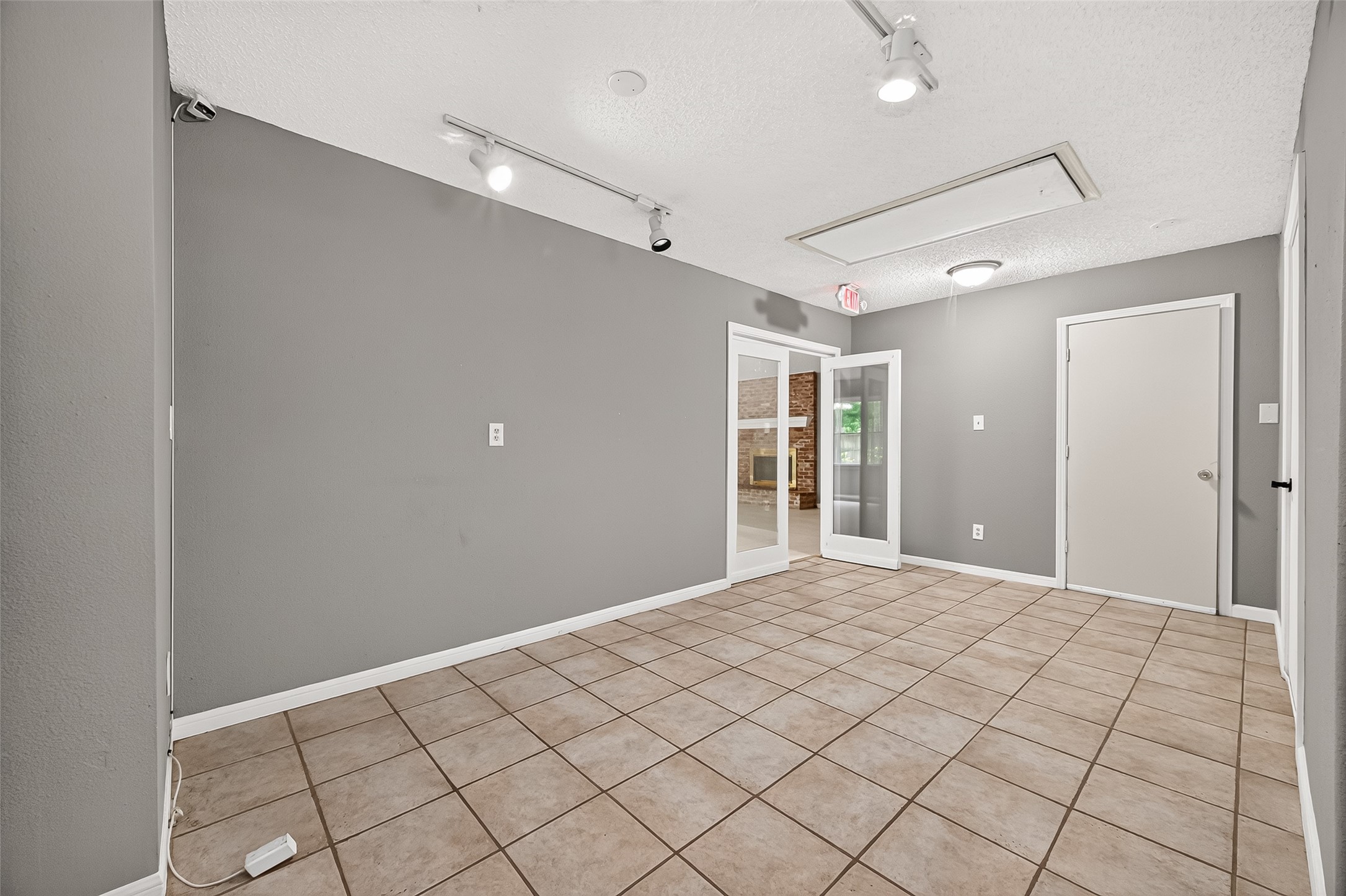 19002 Mirror Lake Drive Property Photo 21