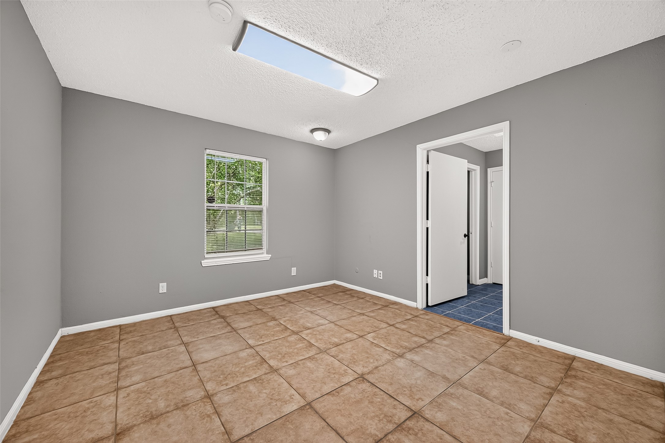 19002 Mirror Lake Drive Property Photo 22