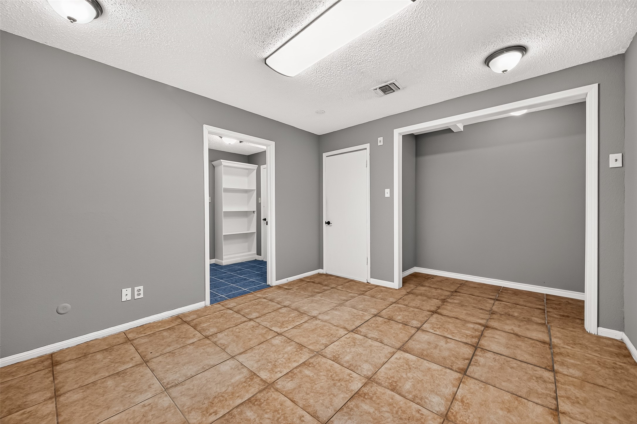 19002 Mirror Lake Drive Property Photo 23