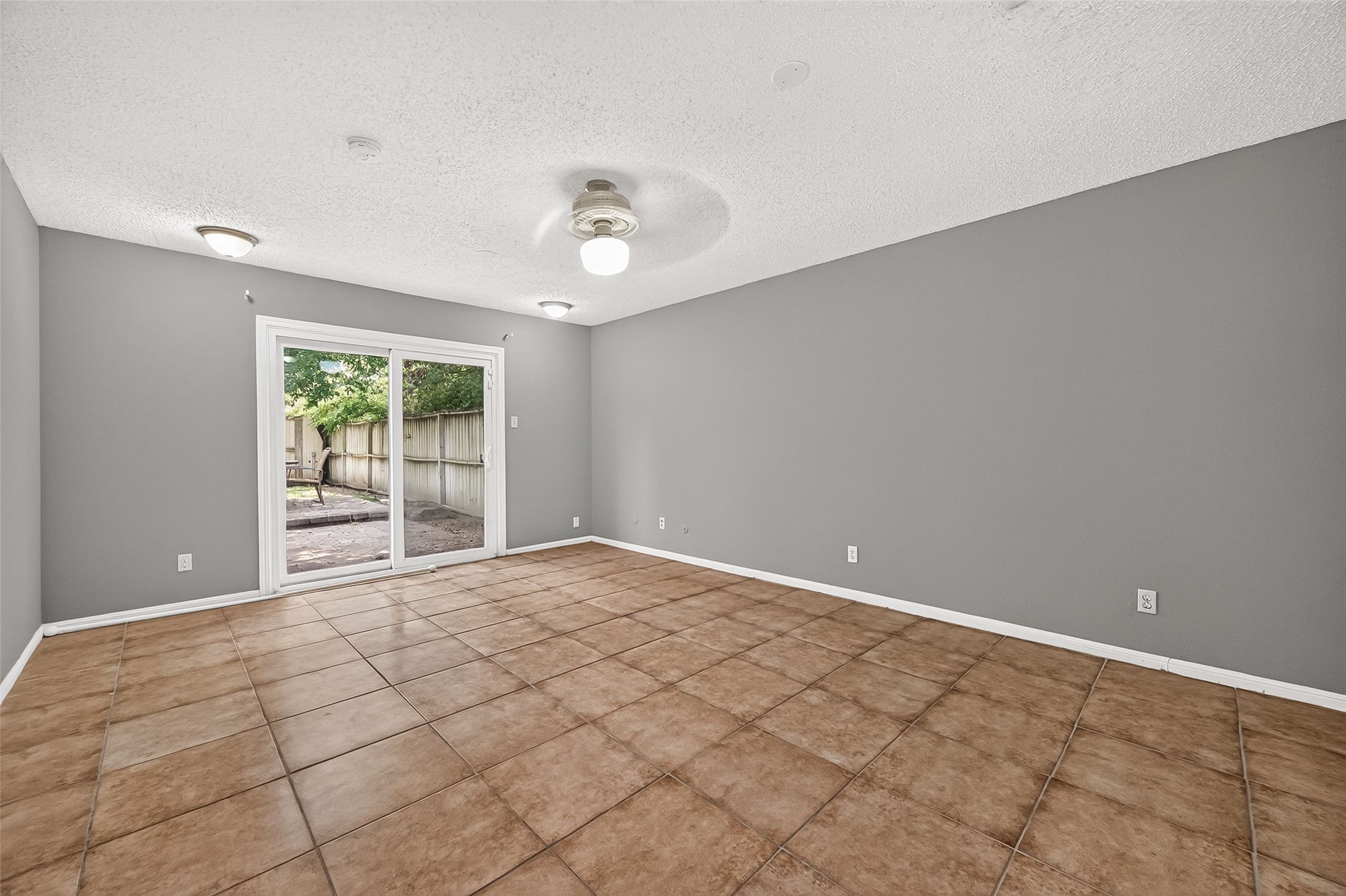 19002 Mirror Lake Drive Property Photo 28