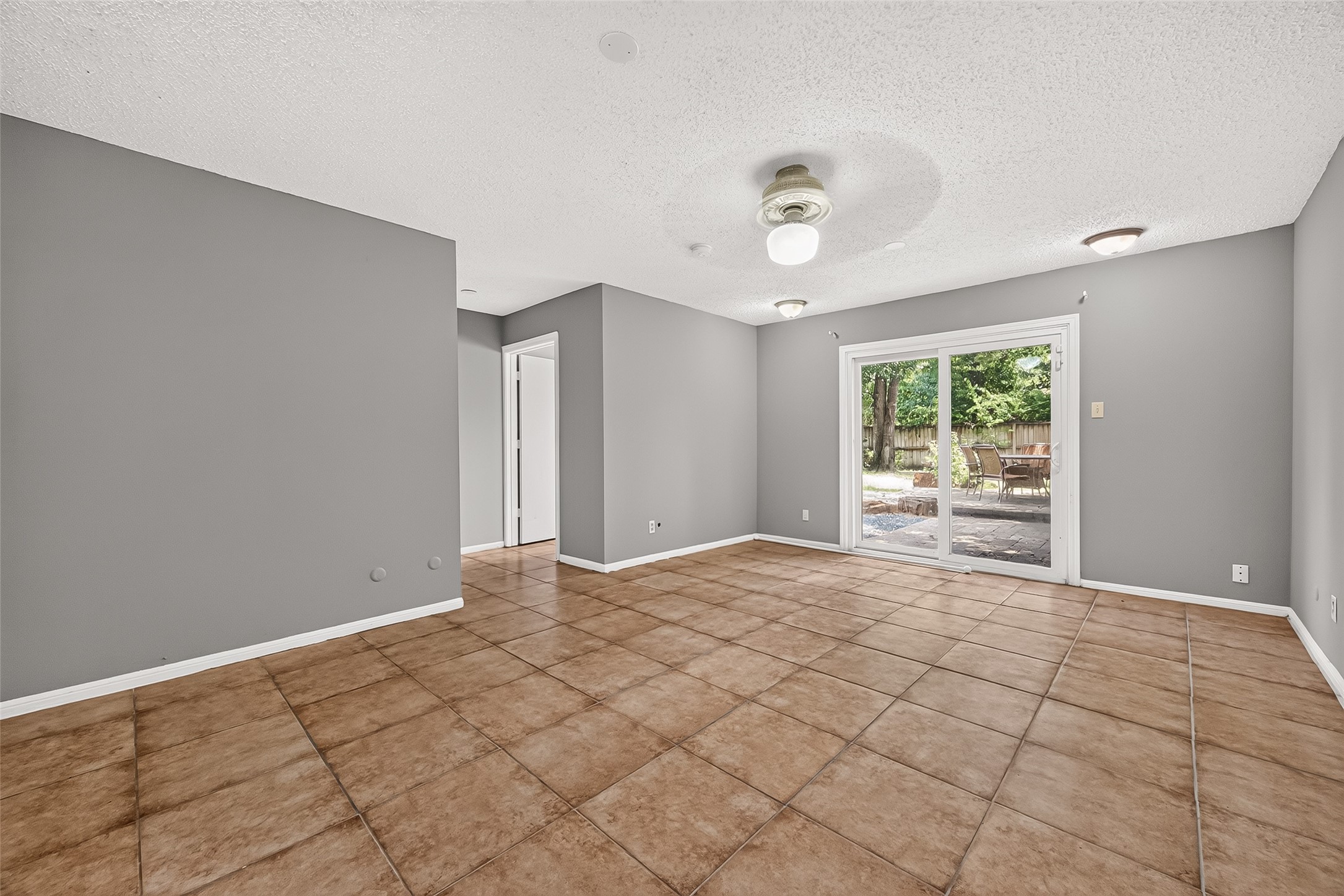 19002 Mirror Lake Drive Property Photo 29